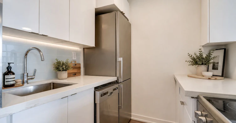 203-15 Gamble Avenue, Toronto, ON, M4K 2H3 - 3