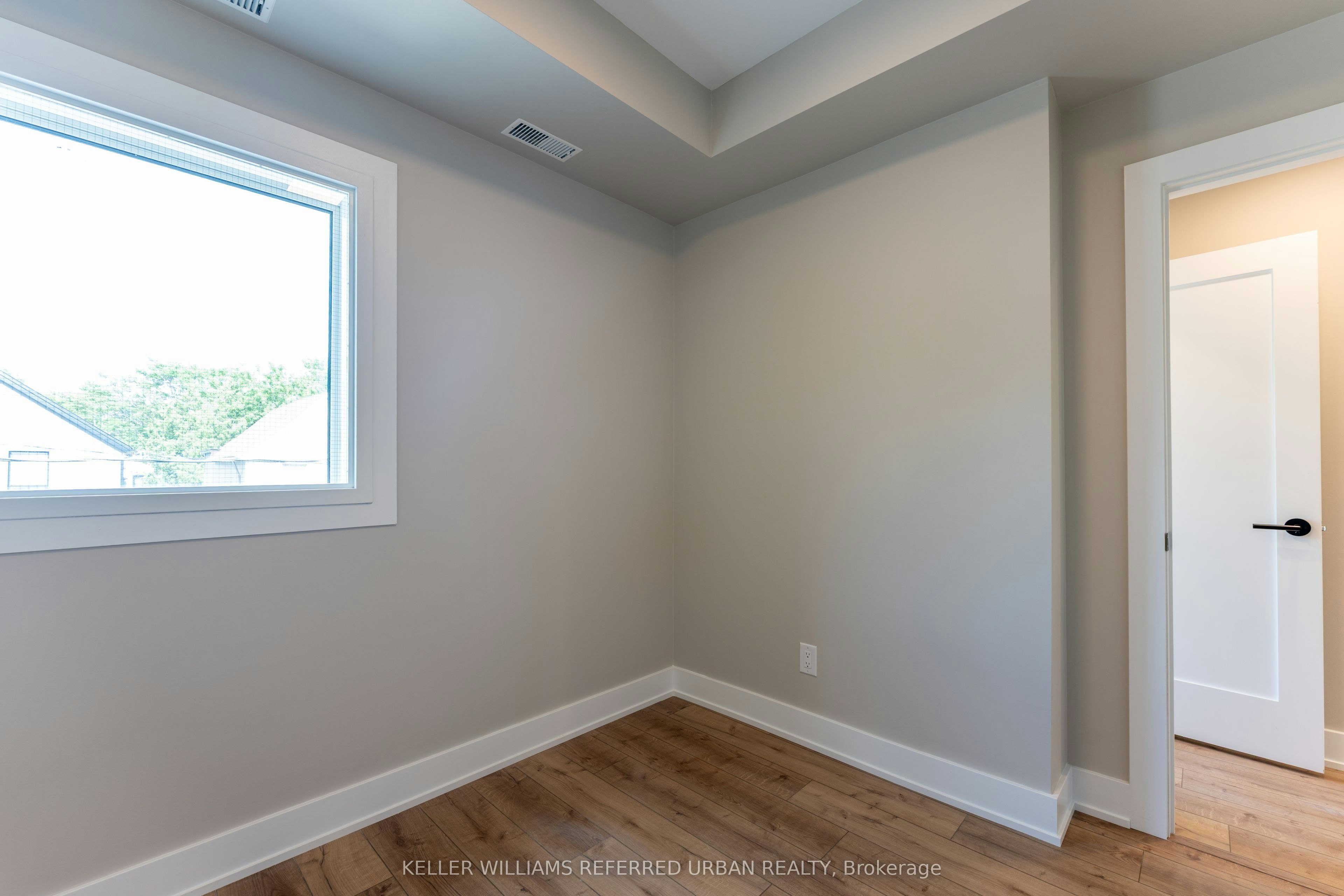 3-352 Jones Avenue, Toronto, ON, M4J 3G3 - 4
