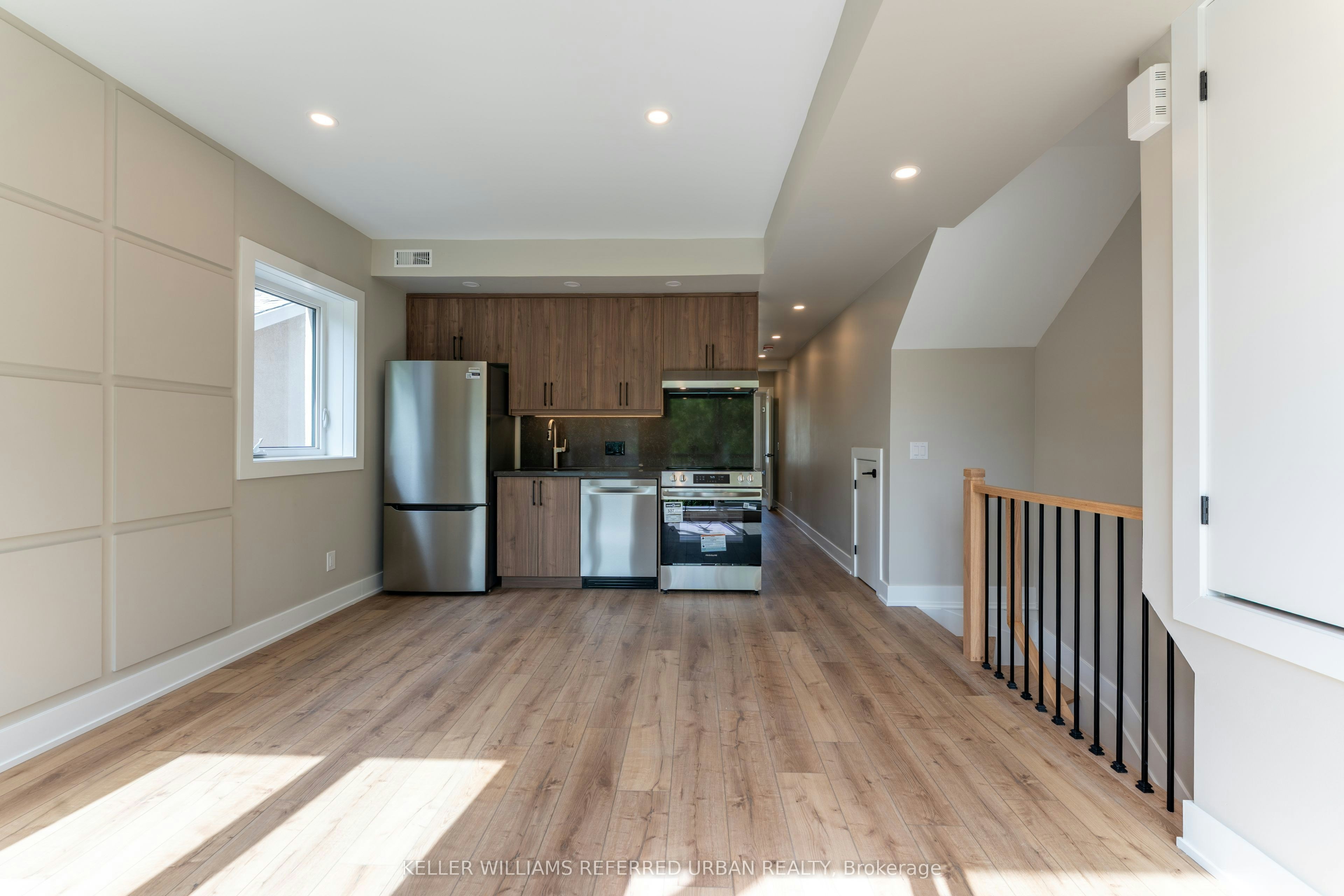 3-352 Jones Avenue, Toronto, ON, M4J 3G3 - 3