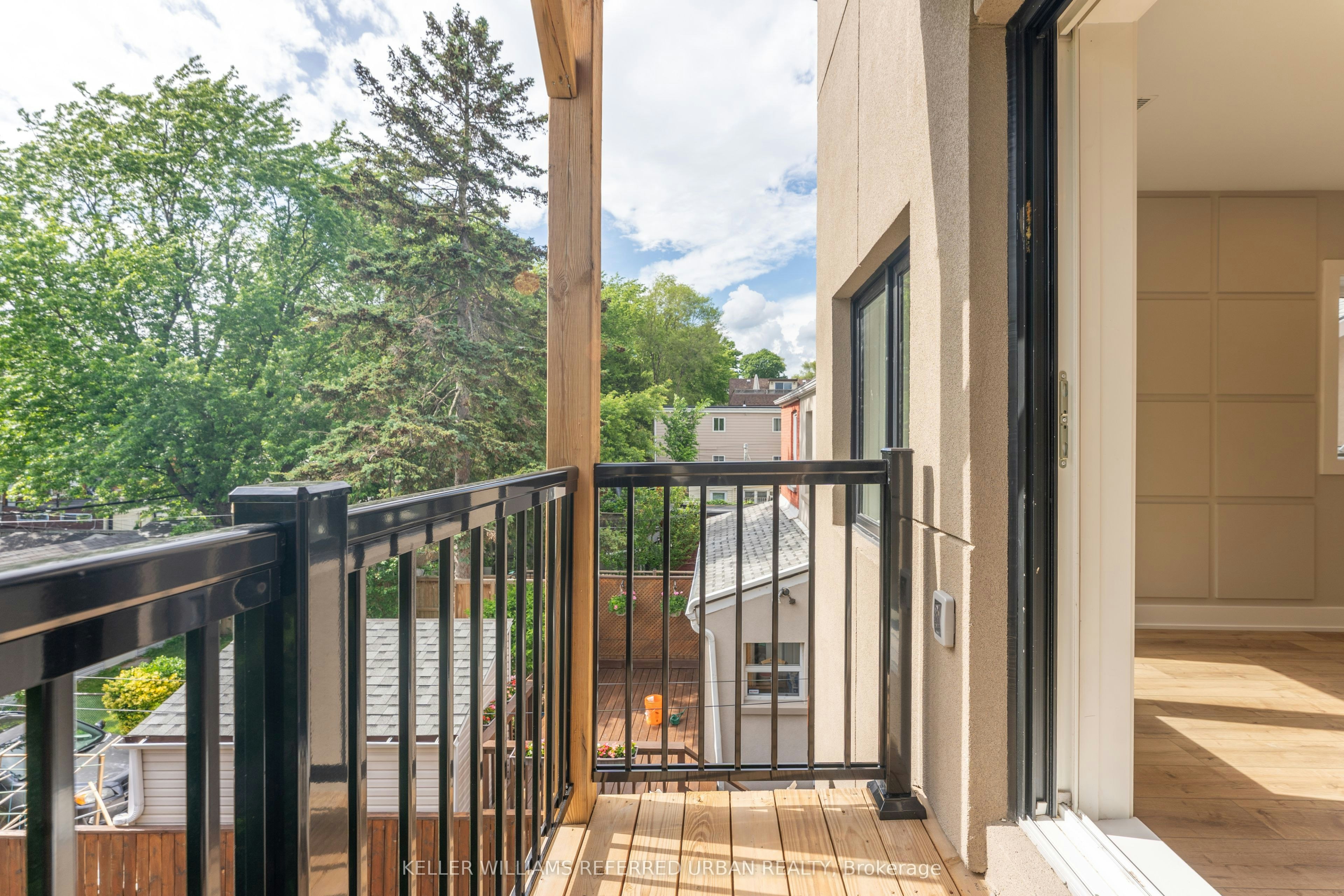 3-352 Jones Avenue, Toronto, ON, M4J 3G3 - 2