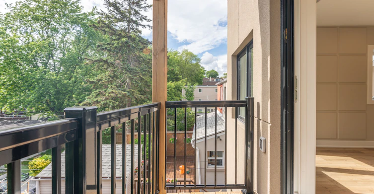 3-352 Jones Avenue, Toronto, ON, M4J 3G3 - 2