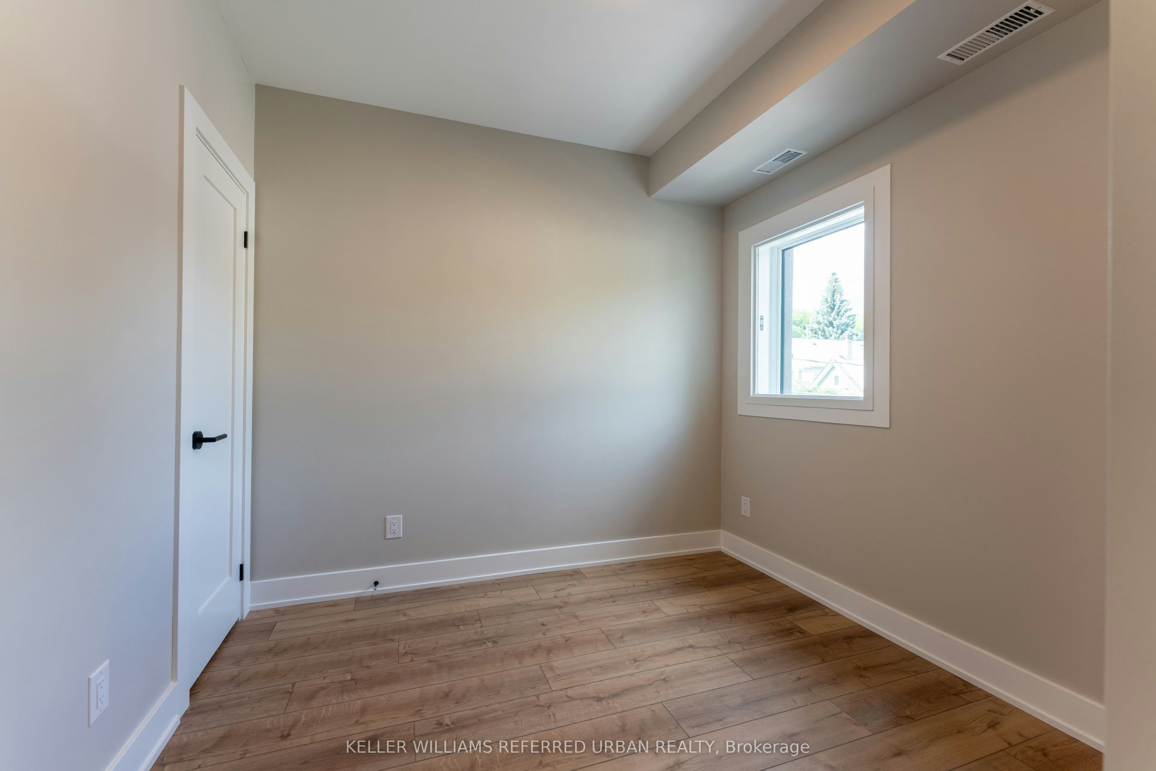 3-352 Jones Avenue, Toronto, ON, M4J 3G3 - 5
