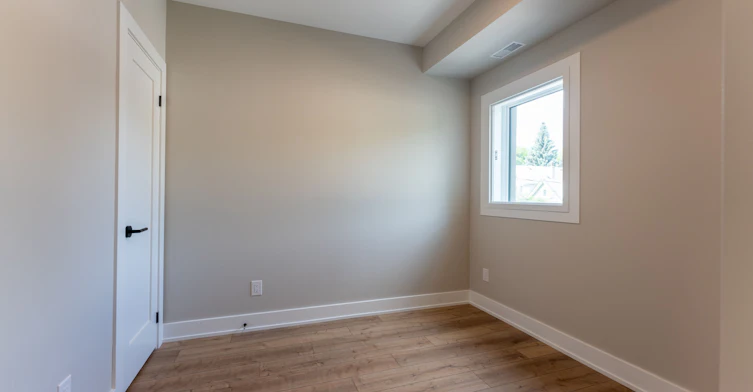 3-352 Jones Avenue, Toronto, ON, M4J 3G3 - 5