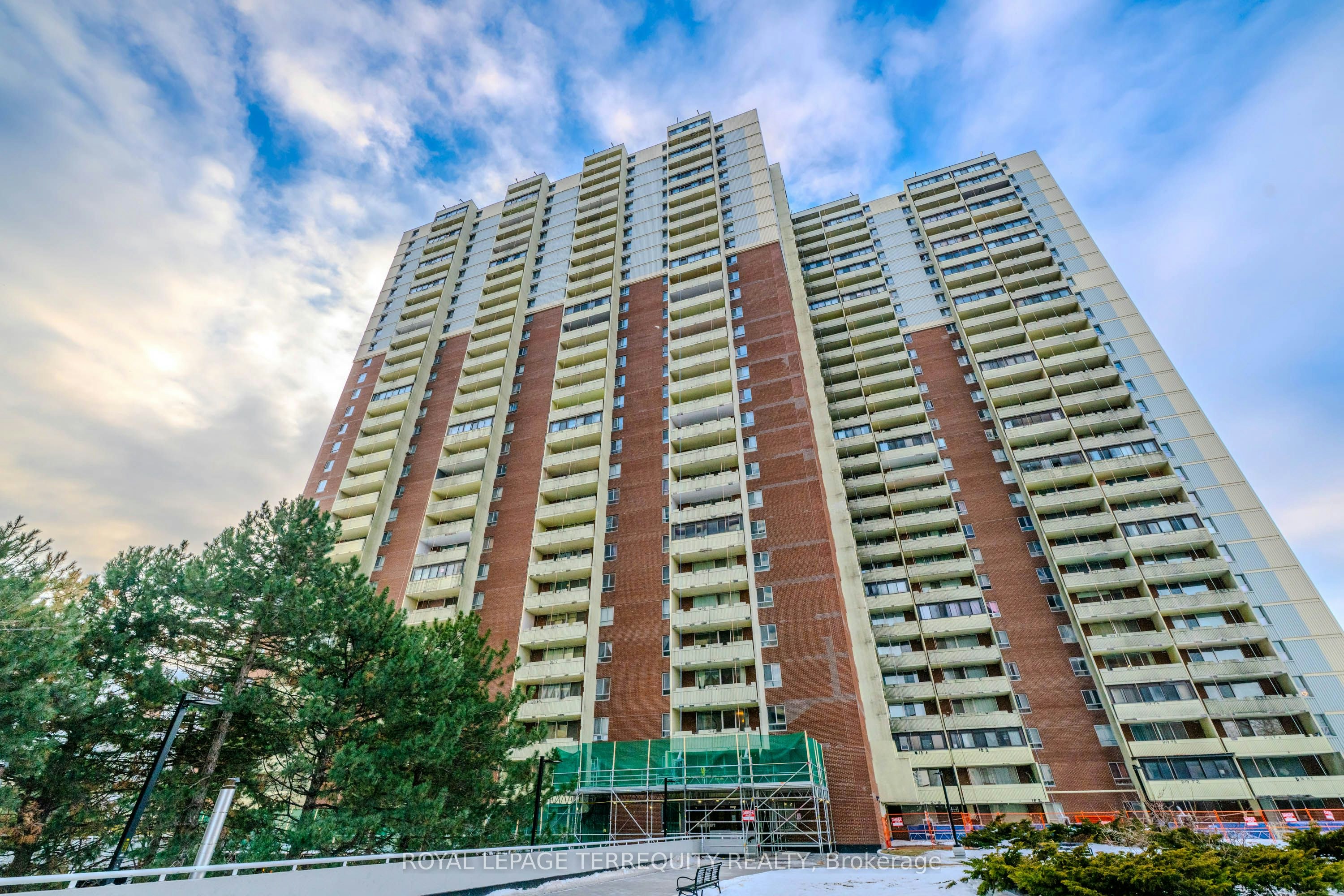 1703-1 Massey Square, Toronto, ON, M4C 5L4