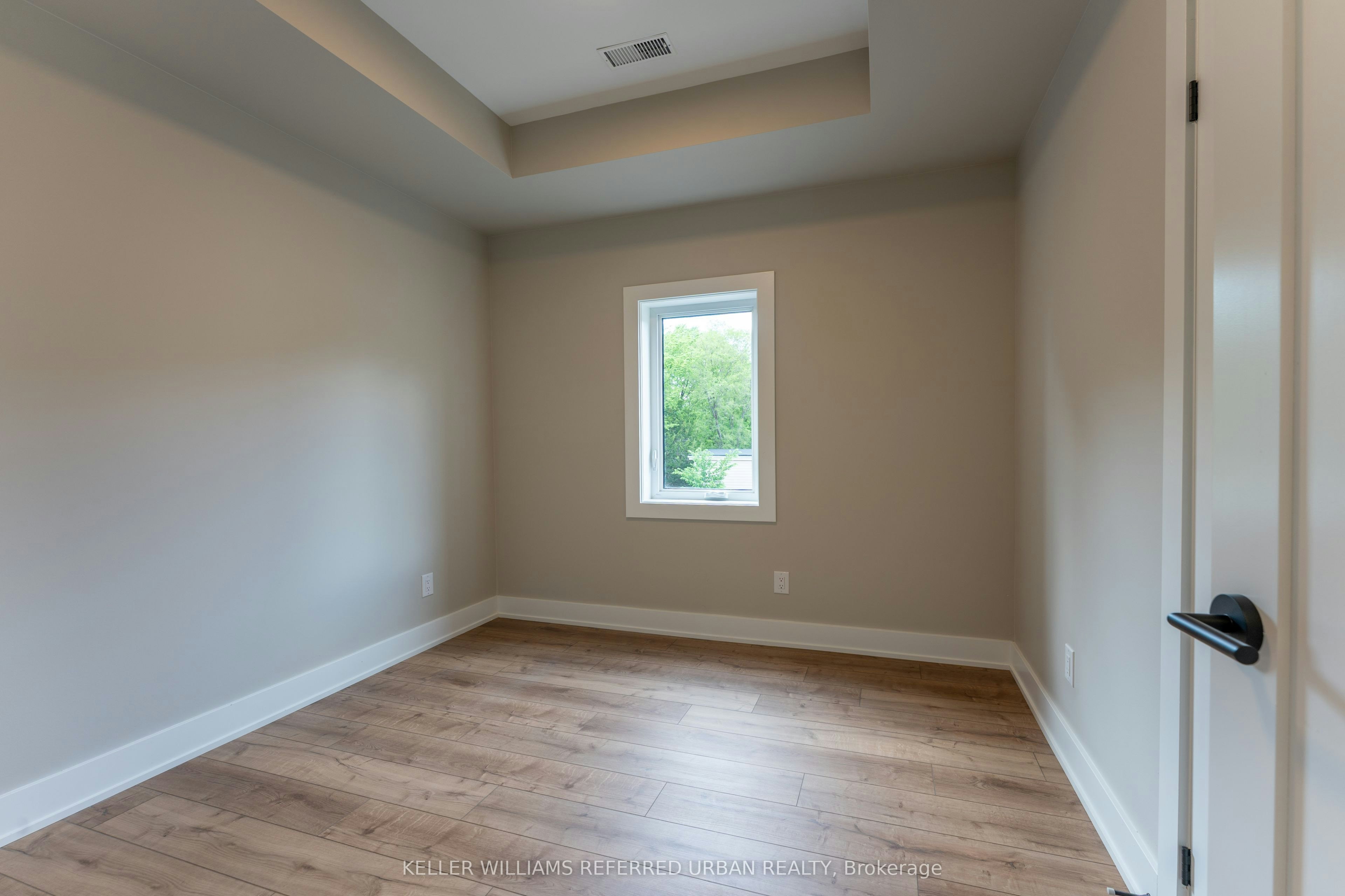 4-352 Jones Avenue, Toronto, ON, M4J 3G3 - 5