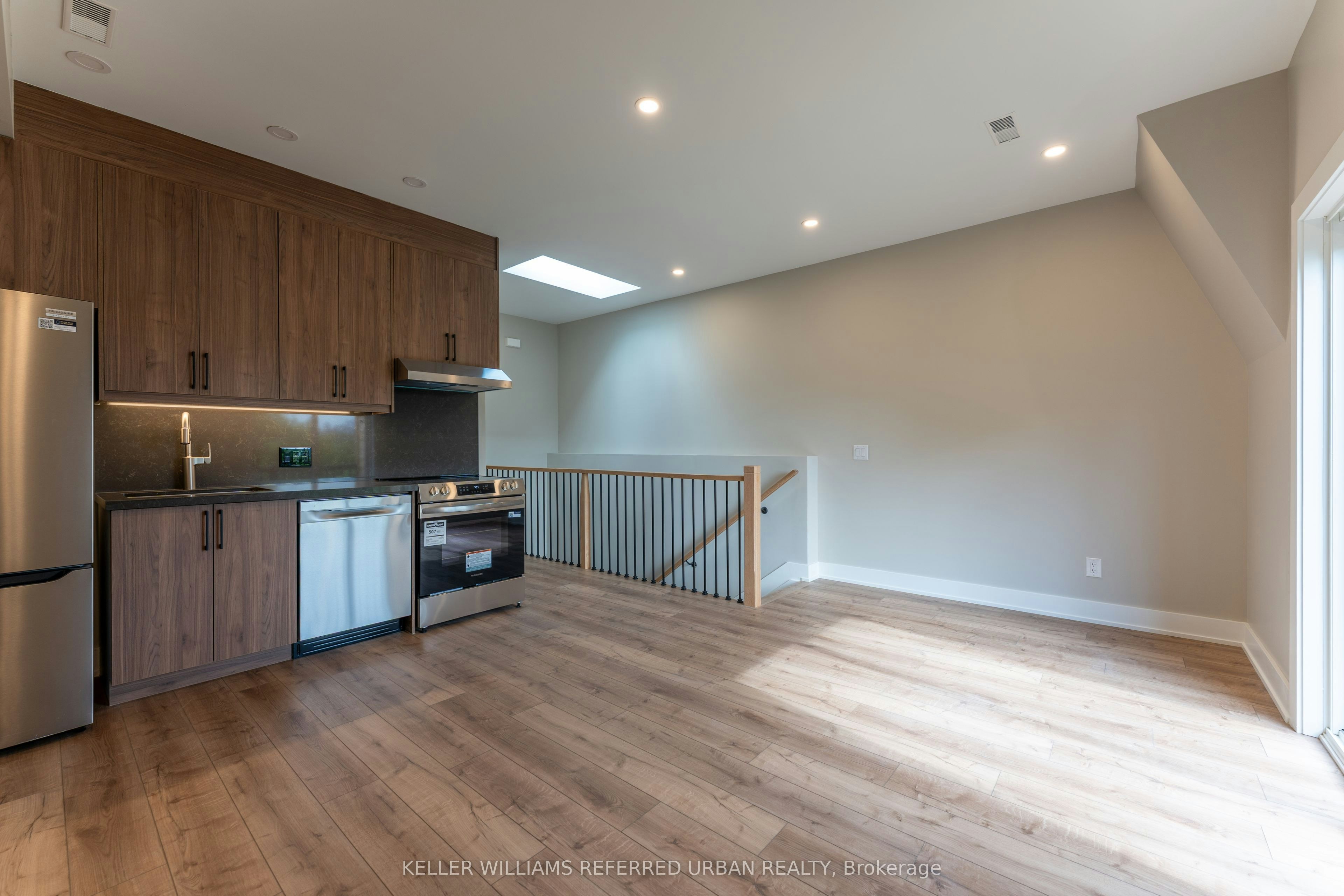 4-352 Jones Avenue, Toronto, ON, M4J 3G3 - 2