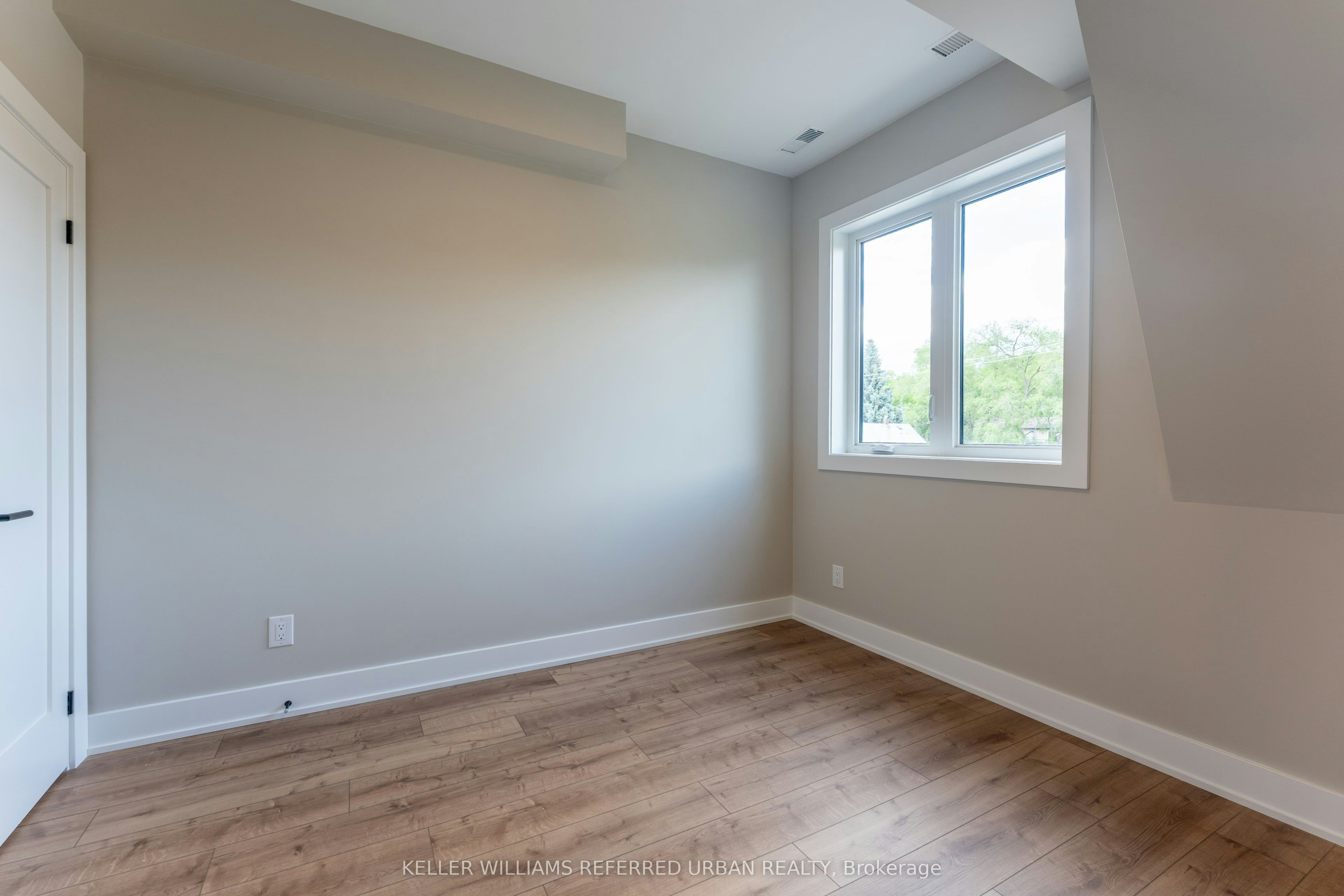 4-352 Jones Avenue, Toronto, ON, M4J 3G3 - 8