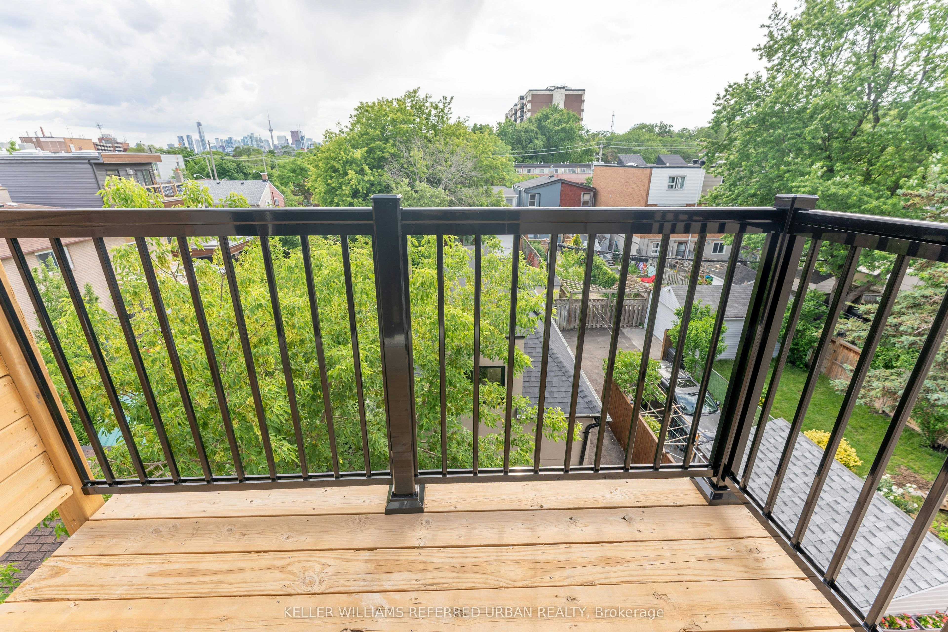 4-352 Jones Avenue, Toronto, ON, M4J 3G3 - 4