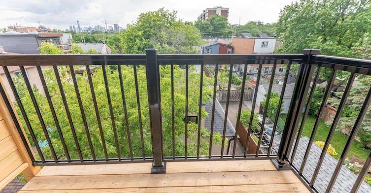 4-352 Jones Avenue, Toronto, ON, M4J 3G3 - 4
