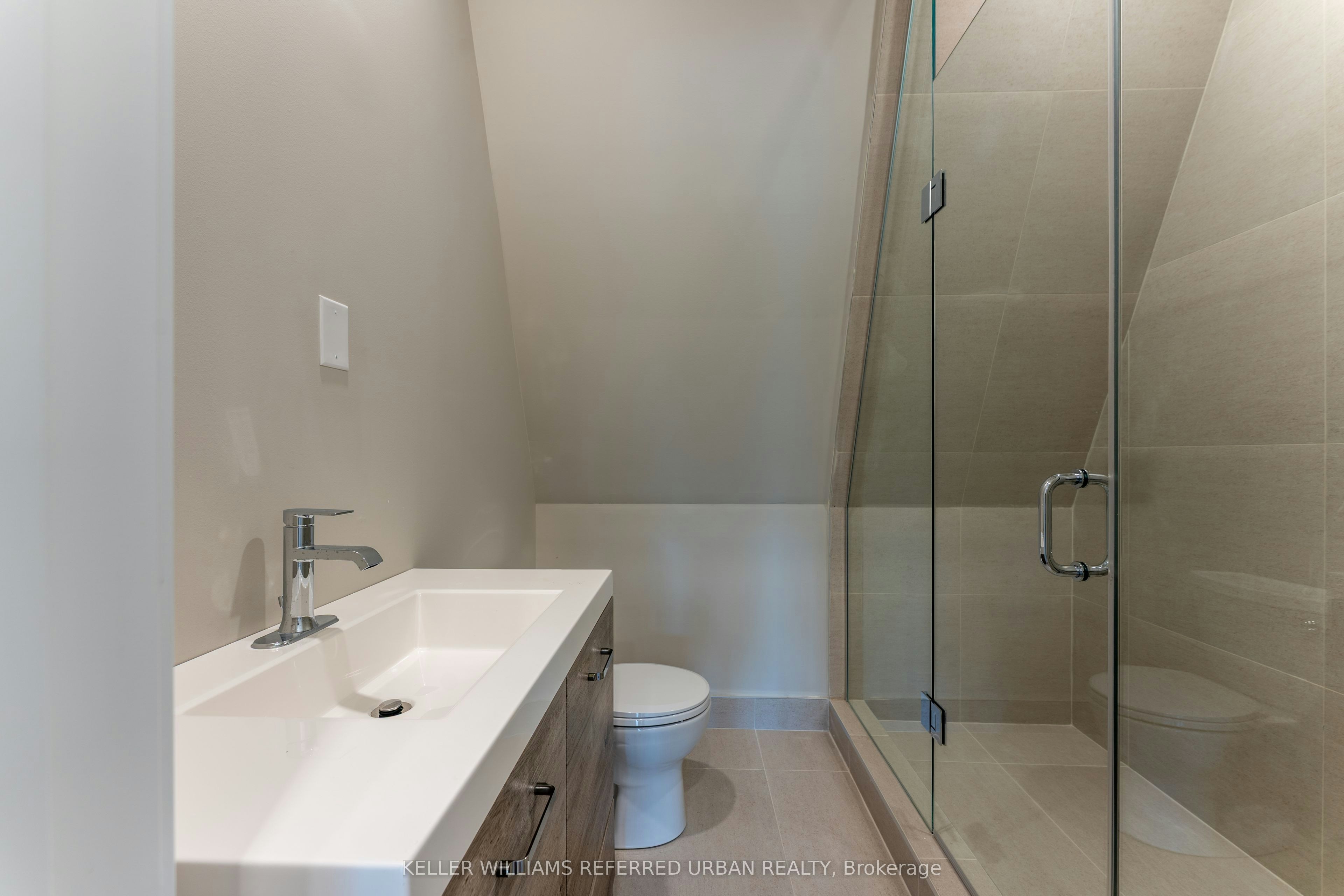 4-352 Jones Avenue, Toronto, ON, M4J 3G3 - 9