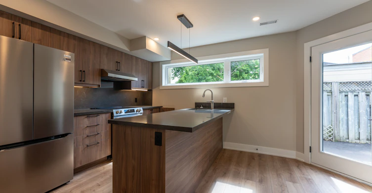 5-352 Jones Avenue, Toronto, ON, M4J 3G3 - 4
