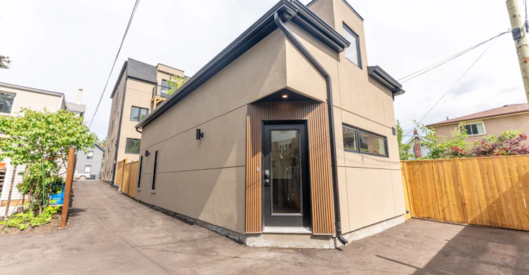 5-352 Jones Avenue, Toronto, ON, M4J 3G3