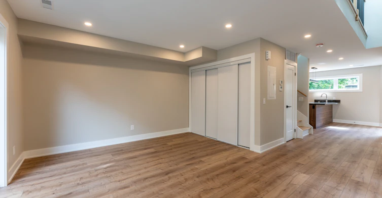 5-352 Jones Avenue, Toronto, ON, M4J 3G3 - 6