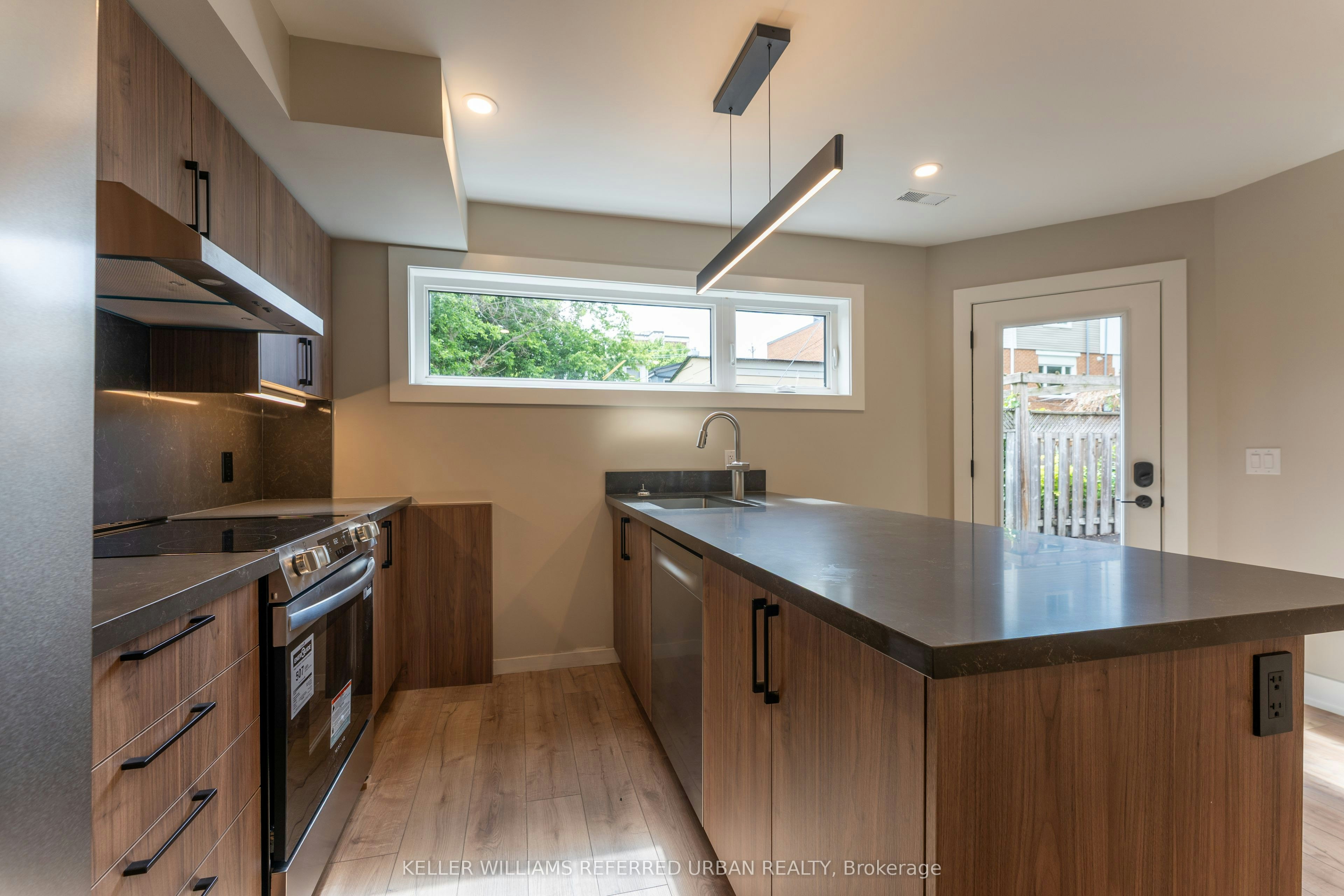 5-352 Jones Avenue, Toronto, ON, M4J 3G3 - 5
