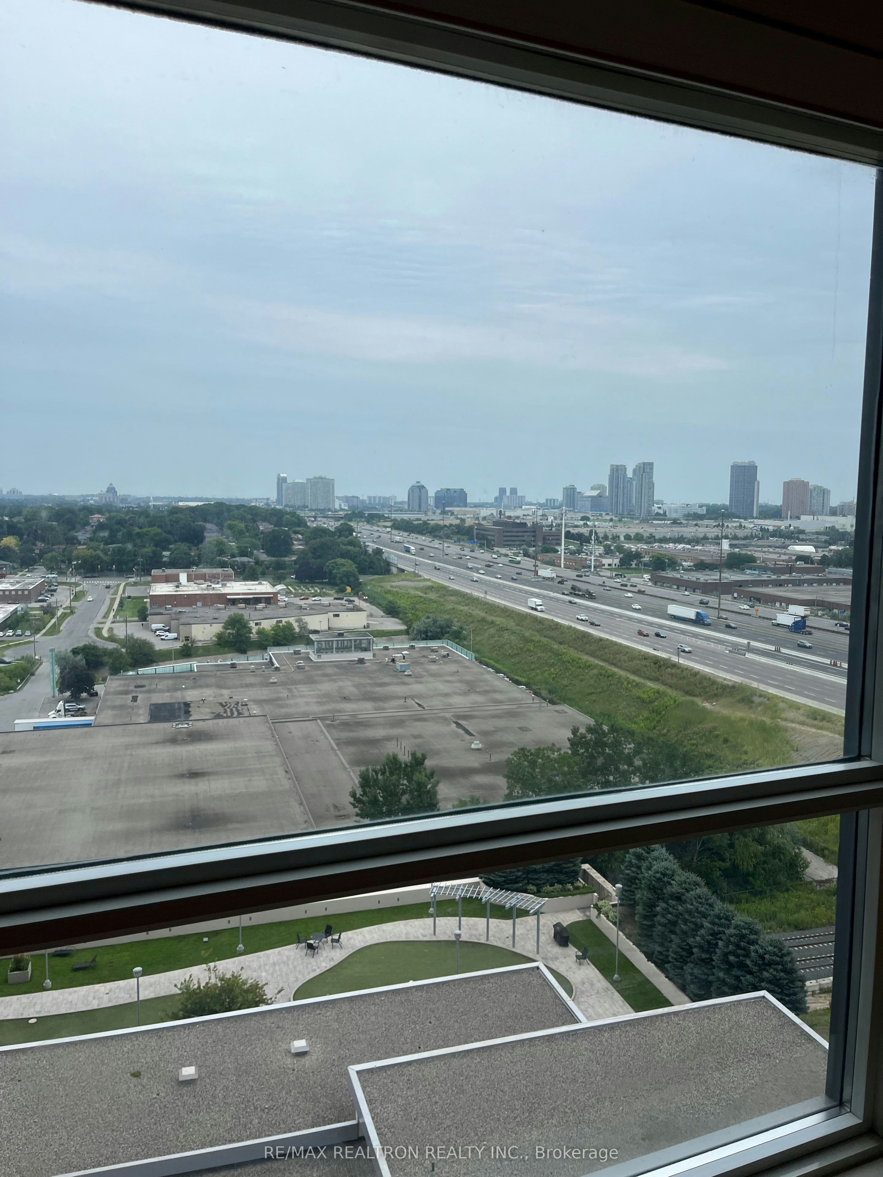 1612-125 Village Green Square, Toronto, ON, M1S 0G3 - 3