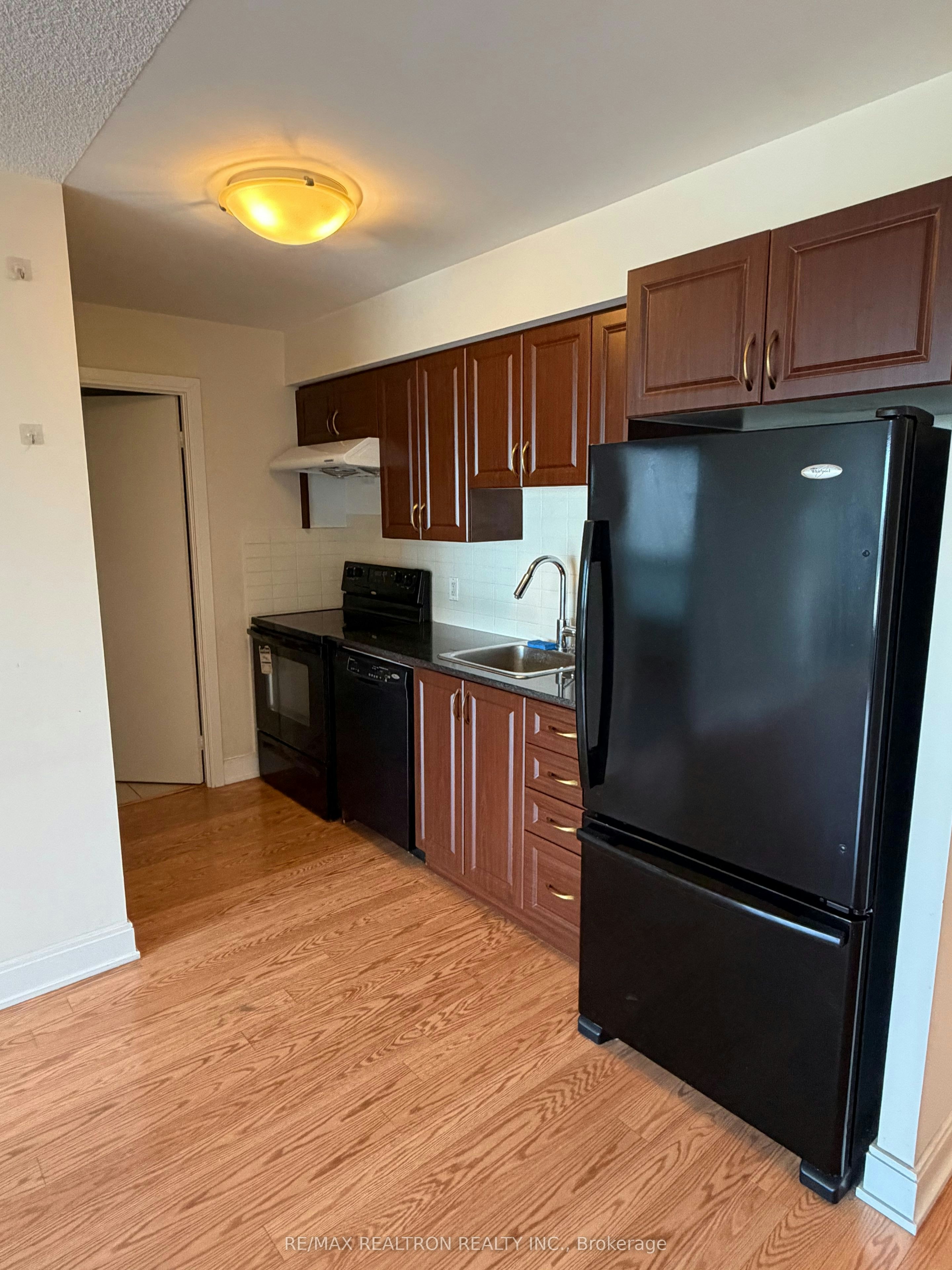 1612-125 Village Green Square, Toronto, ON, M1S 0G3 - 6