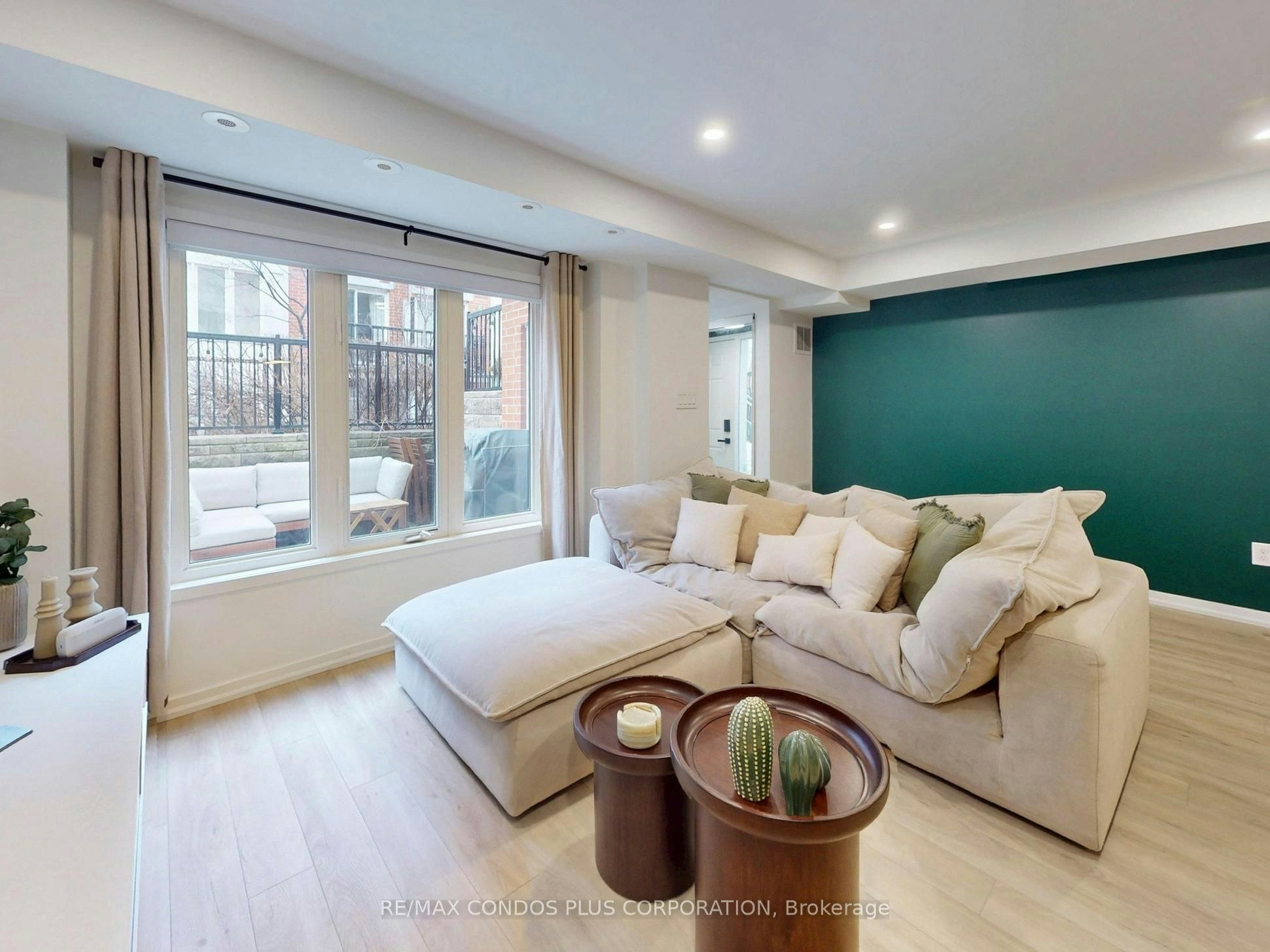 29 Florence Wyle Lane, Toronto, ON, M4M 3E7