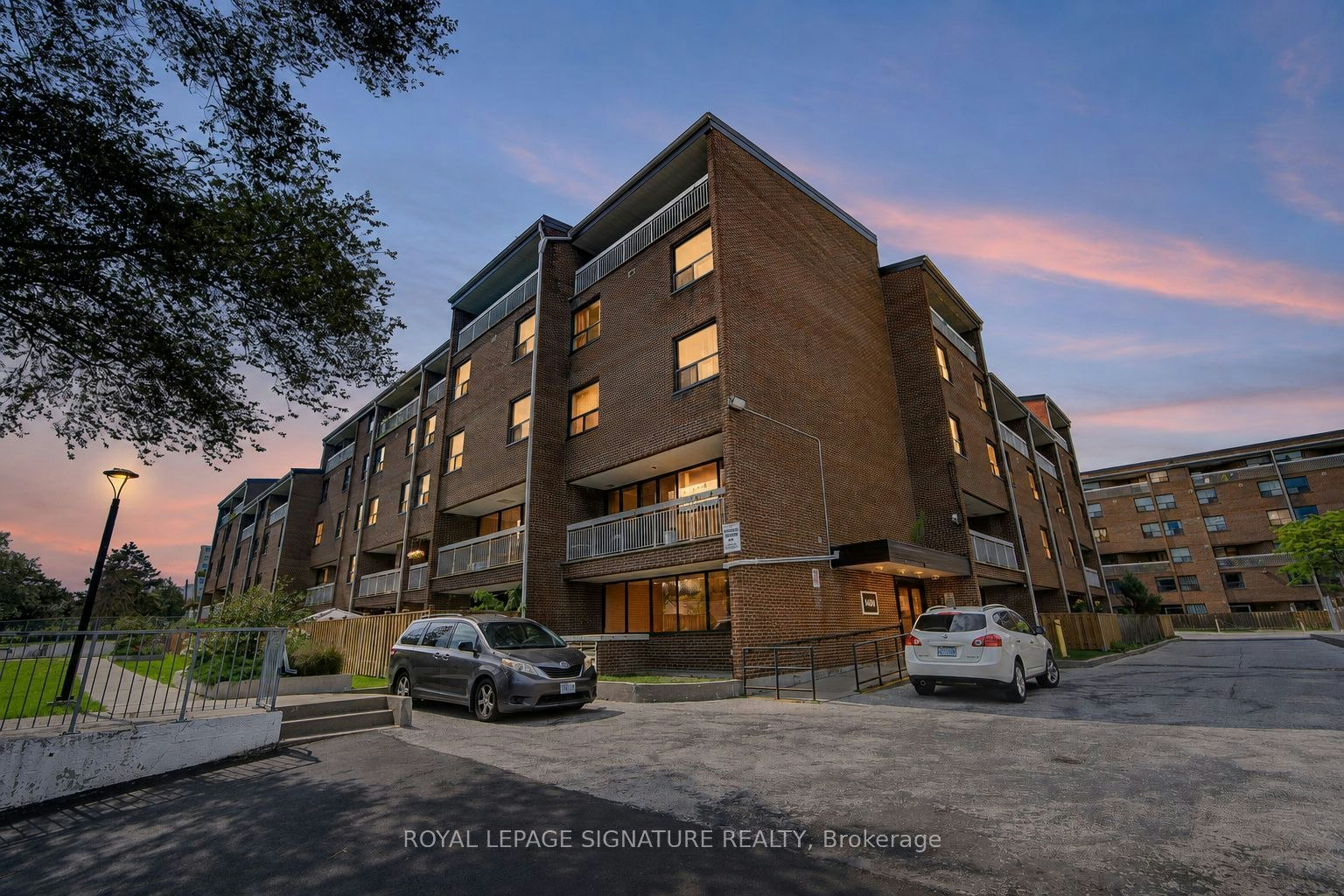 413-4060 Lawrence Avenue E, Toronto, ON, M1E 4V4