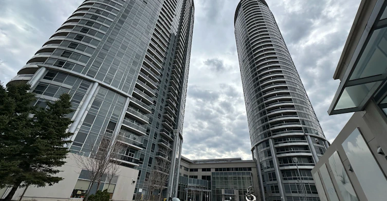 3725-135 Village Green Square, Toronto, ON, M1S 0G4 - 3
