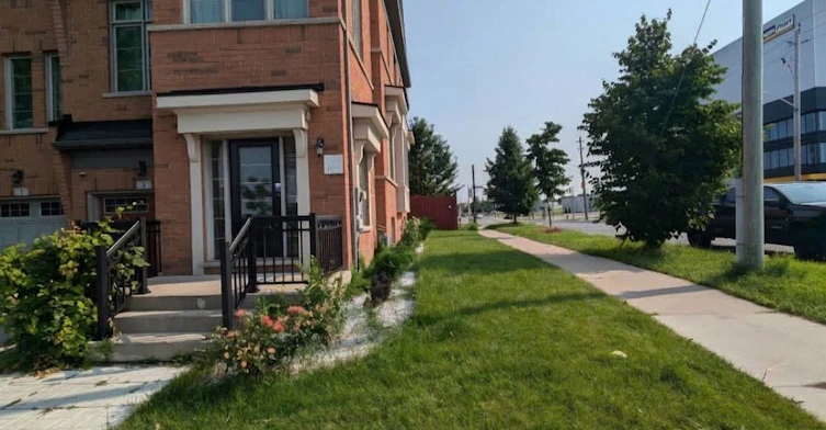 1 Lily Cup Avenue, Toronto, ON, M1L 0H4 - 2