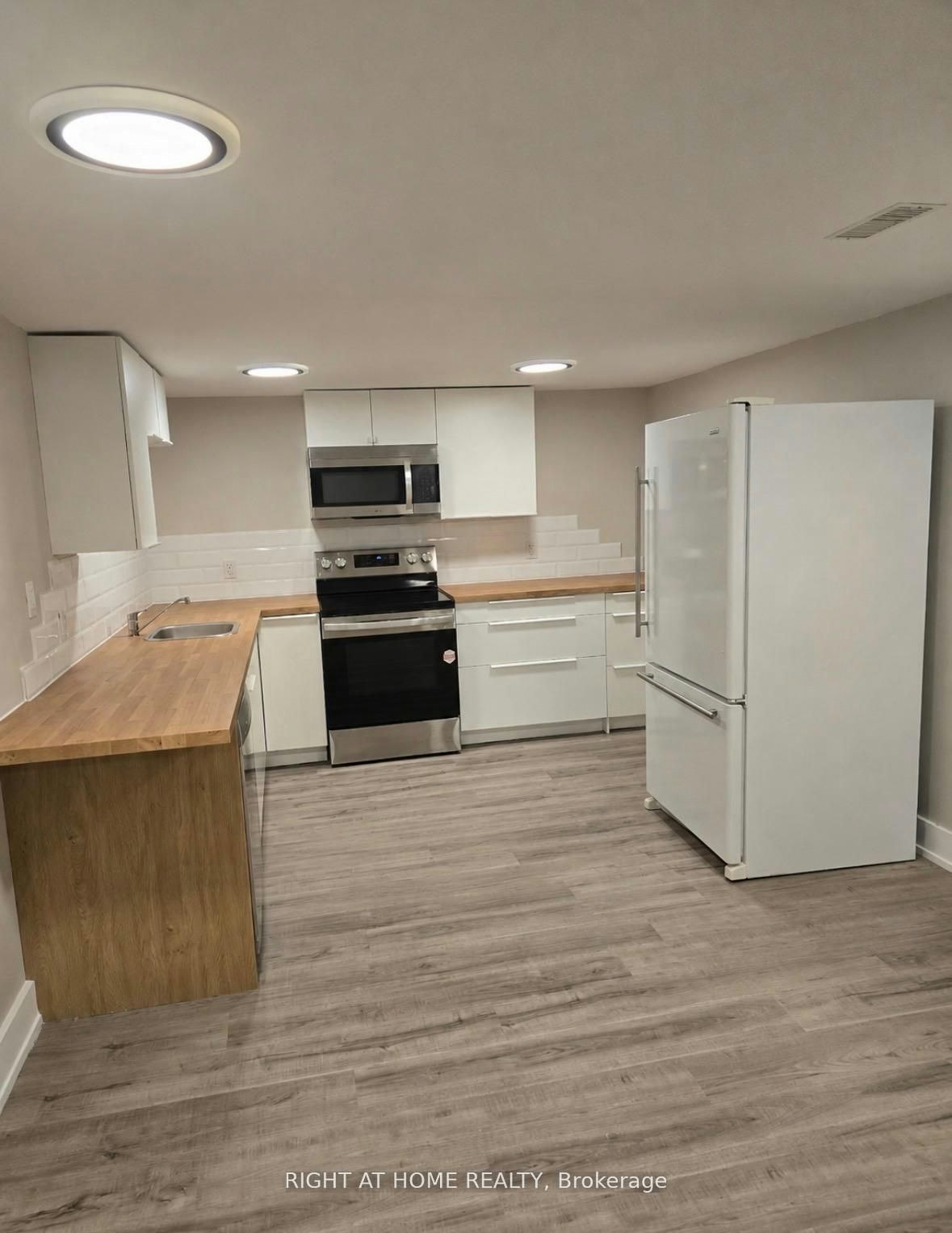 869 Grenoble Boulevard E, Pickering, ON, L1W 1T7 - 6