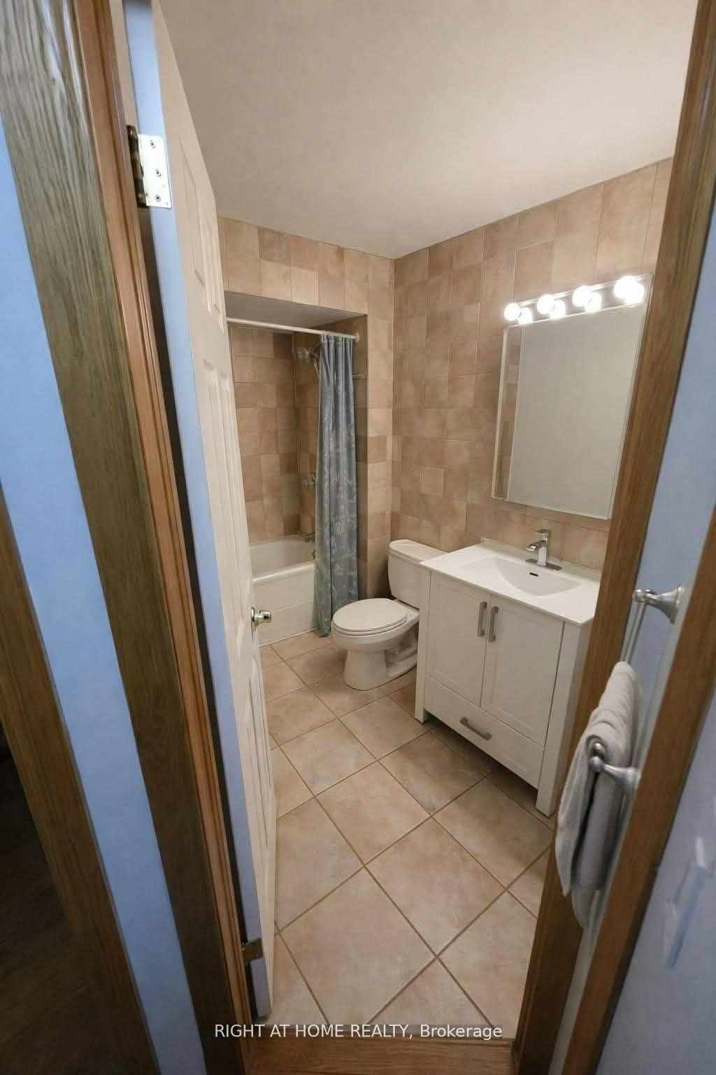 869 Grenoble Boulevard E, Pickering, ON, L1W 1T7 - 9