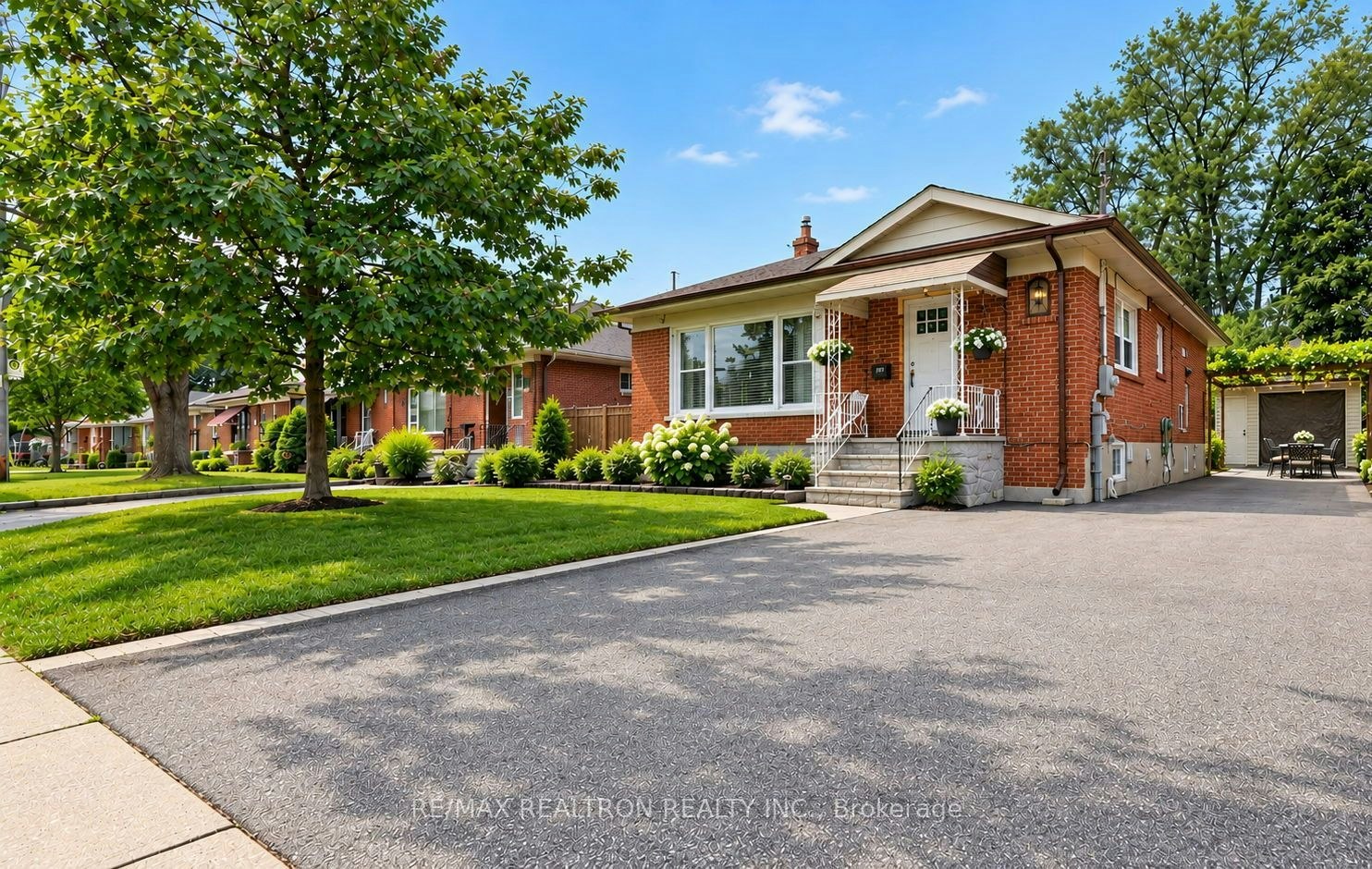 82 Ranstone Gardens, Toronto, ON, M1K 2T8