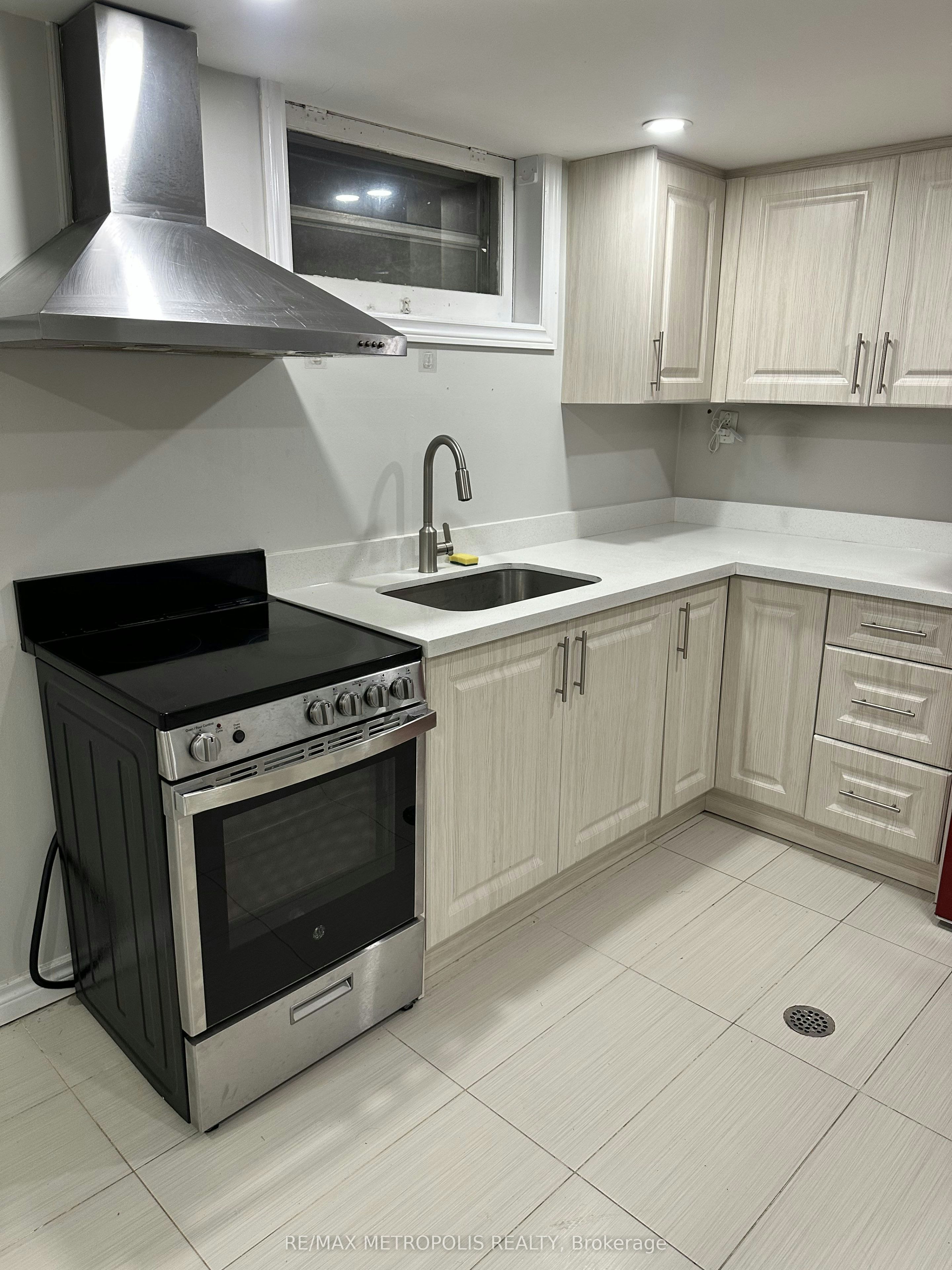 Bsmt-6 Mid Pines Road, Toronto, ON, M1G 2L6 - 8