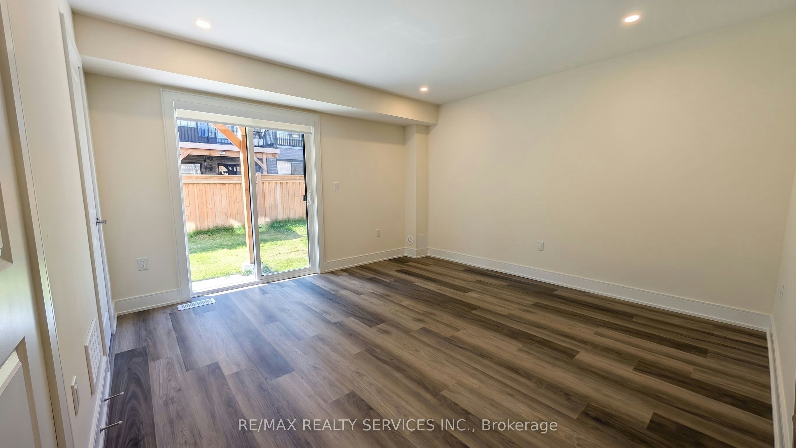 505-1695 Dersan Street, Pickering, ON, L1X 0S9 - 3