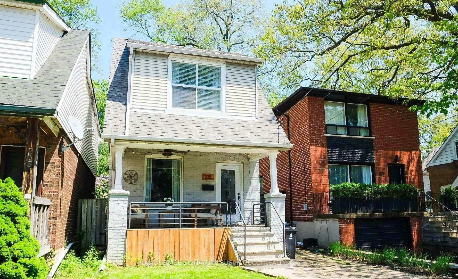 231 Chisholm Avenue, Toronto, ON, M4C 4V9