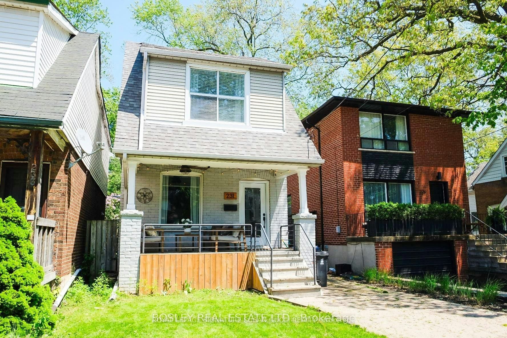 231 Chisholm Avenue, Toronto, ON, M4C 4V9