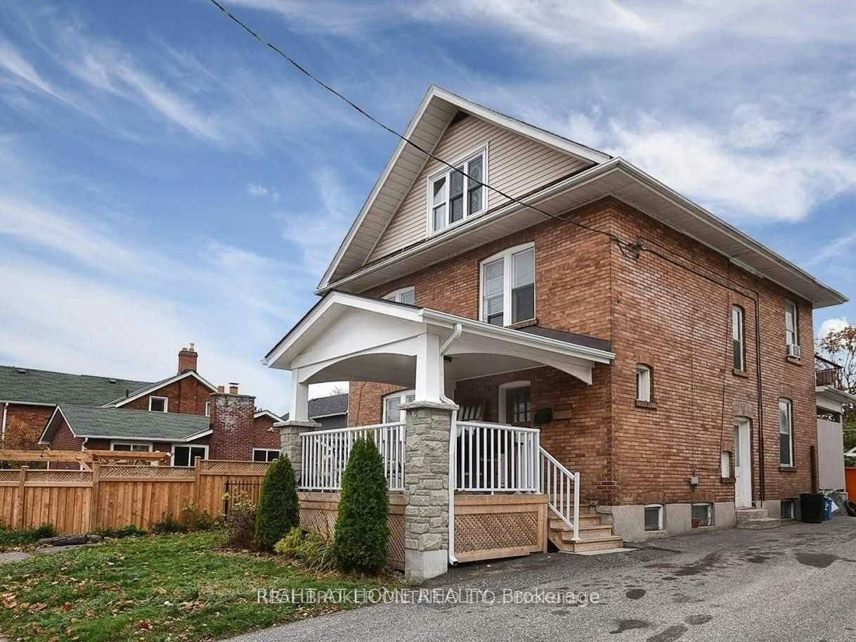 Main-210 Mary Street N, Oshawa, ON, L1G 5C4