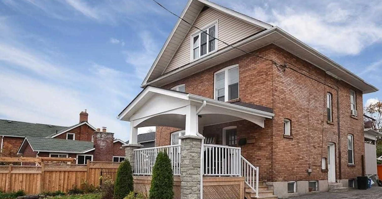 Main-210 Mary Street N, Oshawa, ON, L1G 5C4