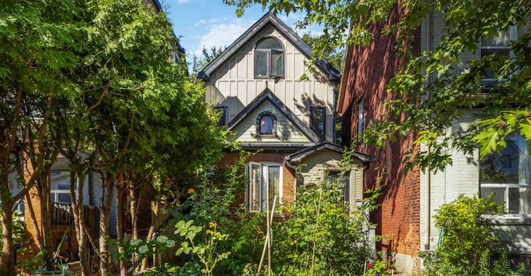 Main-22 Curzon Street E, Toronto, ON, M4M 3B4