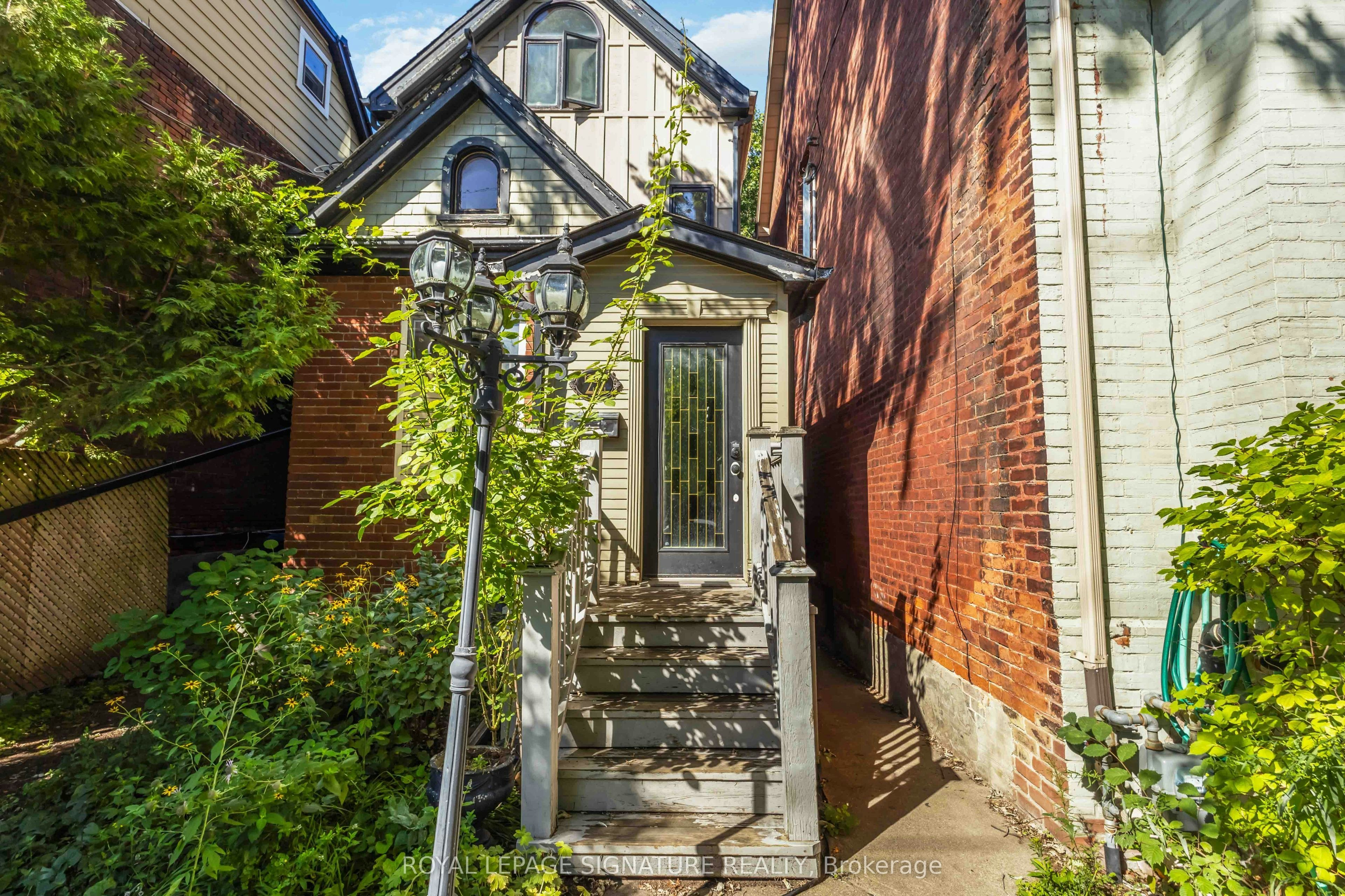 Main-22 Curzon Street E, Toronto, ON, M4M 3B4 - 2