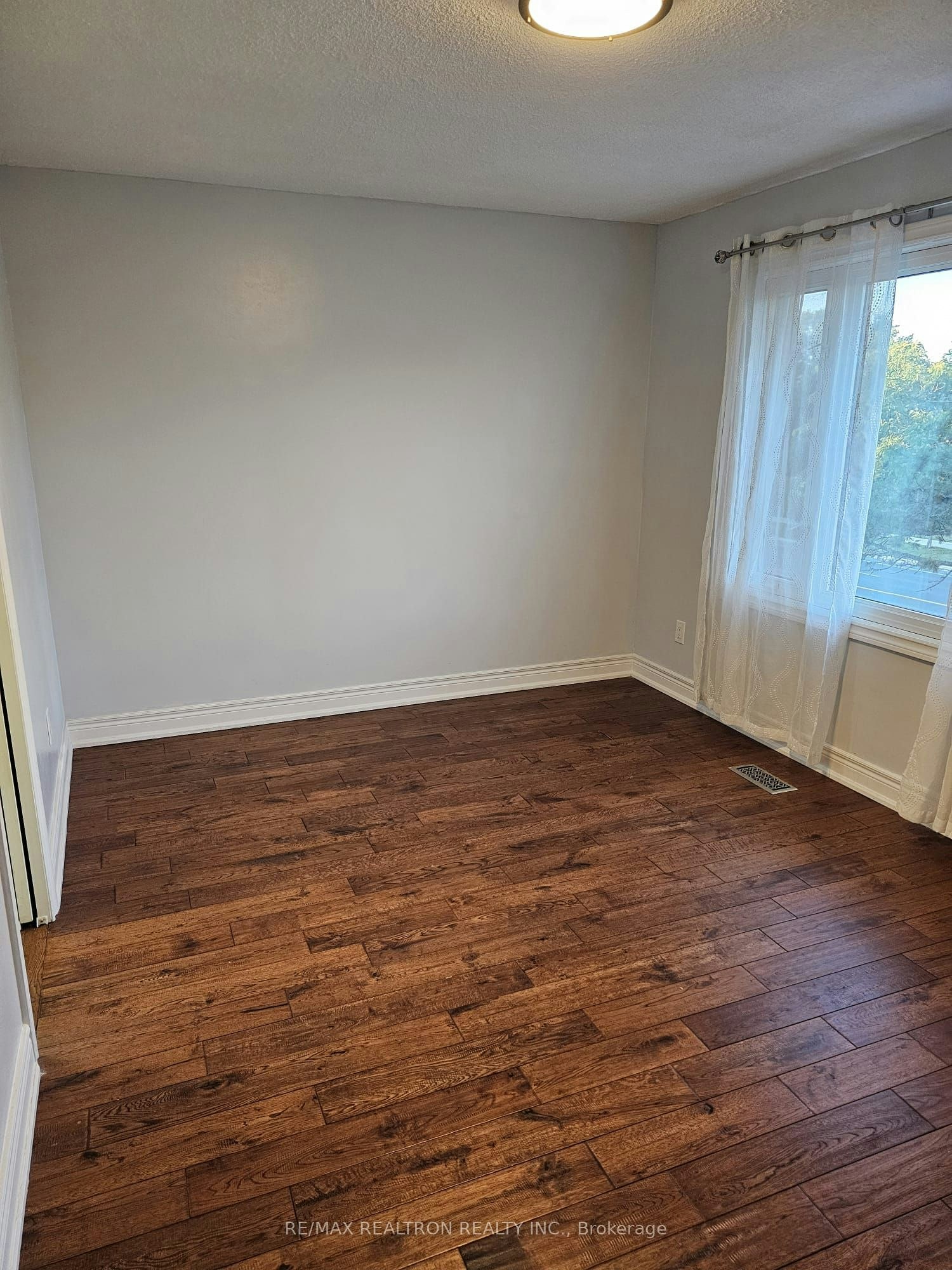 3-Upper Level-2606 Midland Avenue, Toronto, ON, M1S 1R5 - 15