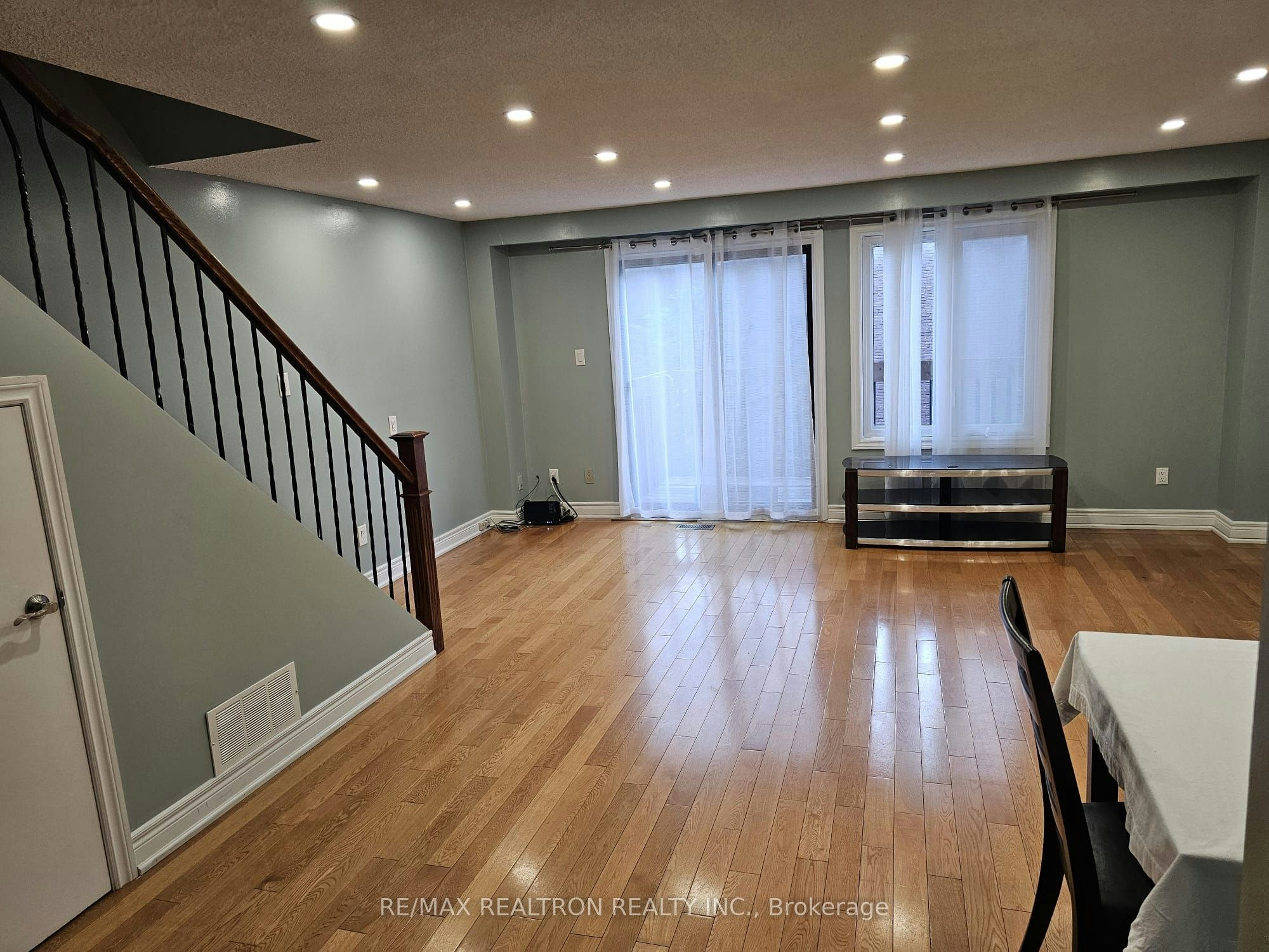 3-Upper Level-2606 Midland Avenue, Toronto, ON, M1S 1R5 - 8