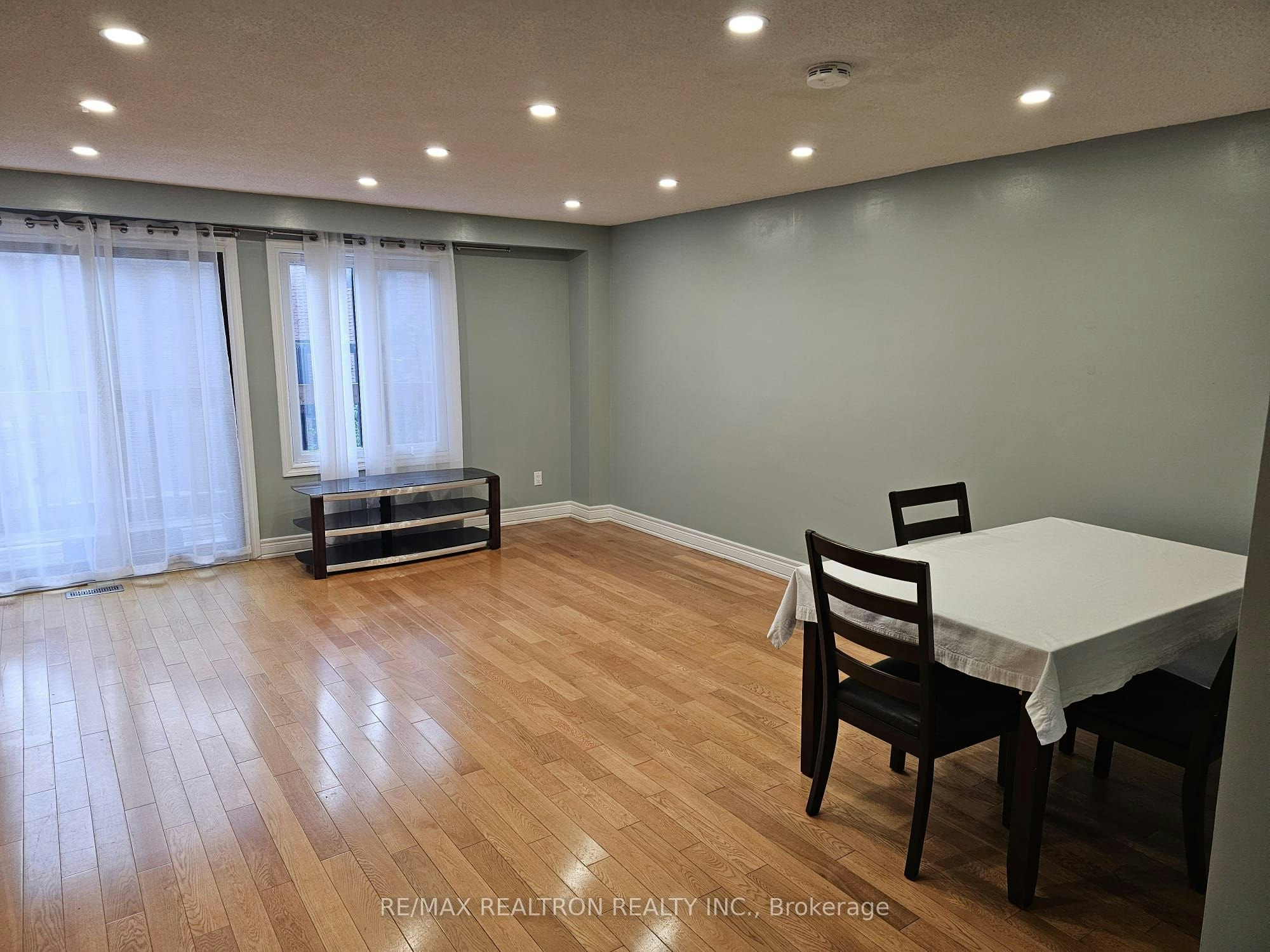 3-Upper Level-2606 Midland Avenue, Toronto, ON, M1S 1R5 - 17