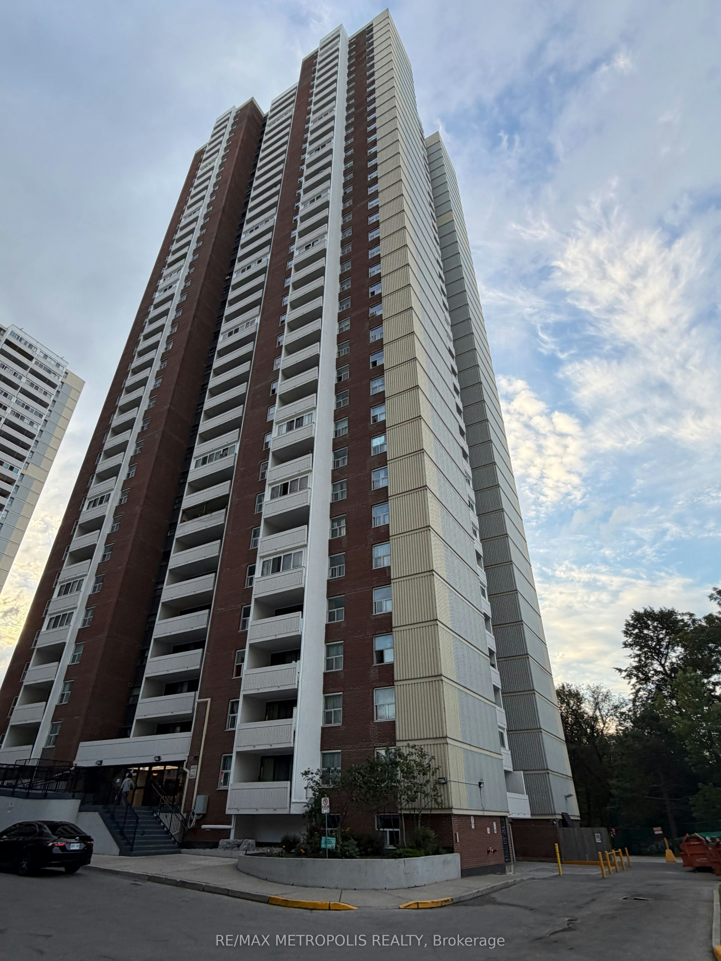 2803-3 Massey Square, Toronto, ON, M4C 5L5