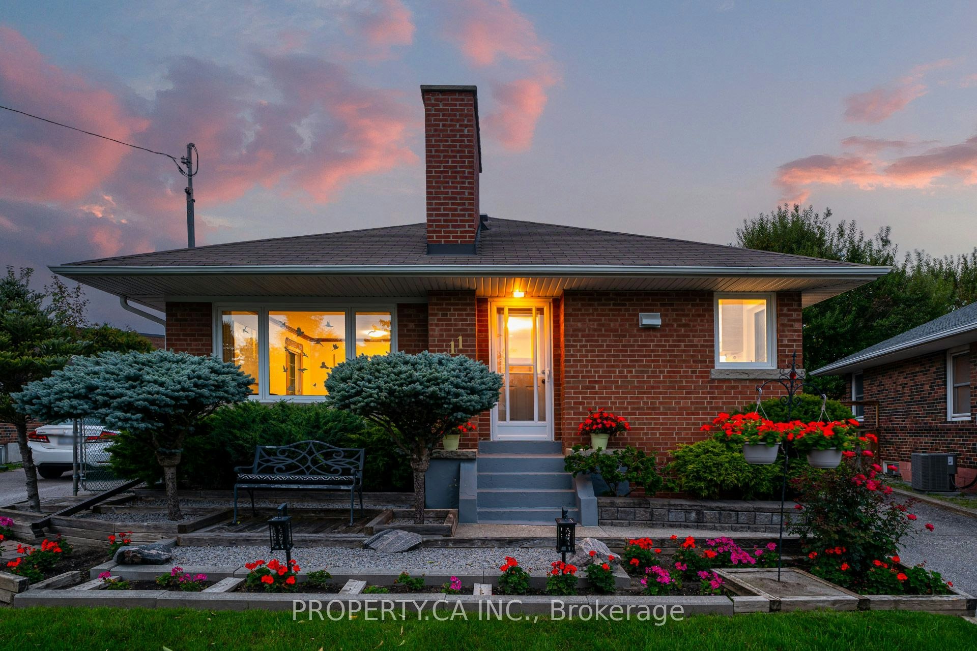 11 Barnsley Court, Toronto, ON, M1R 3X5