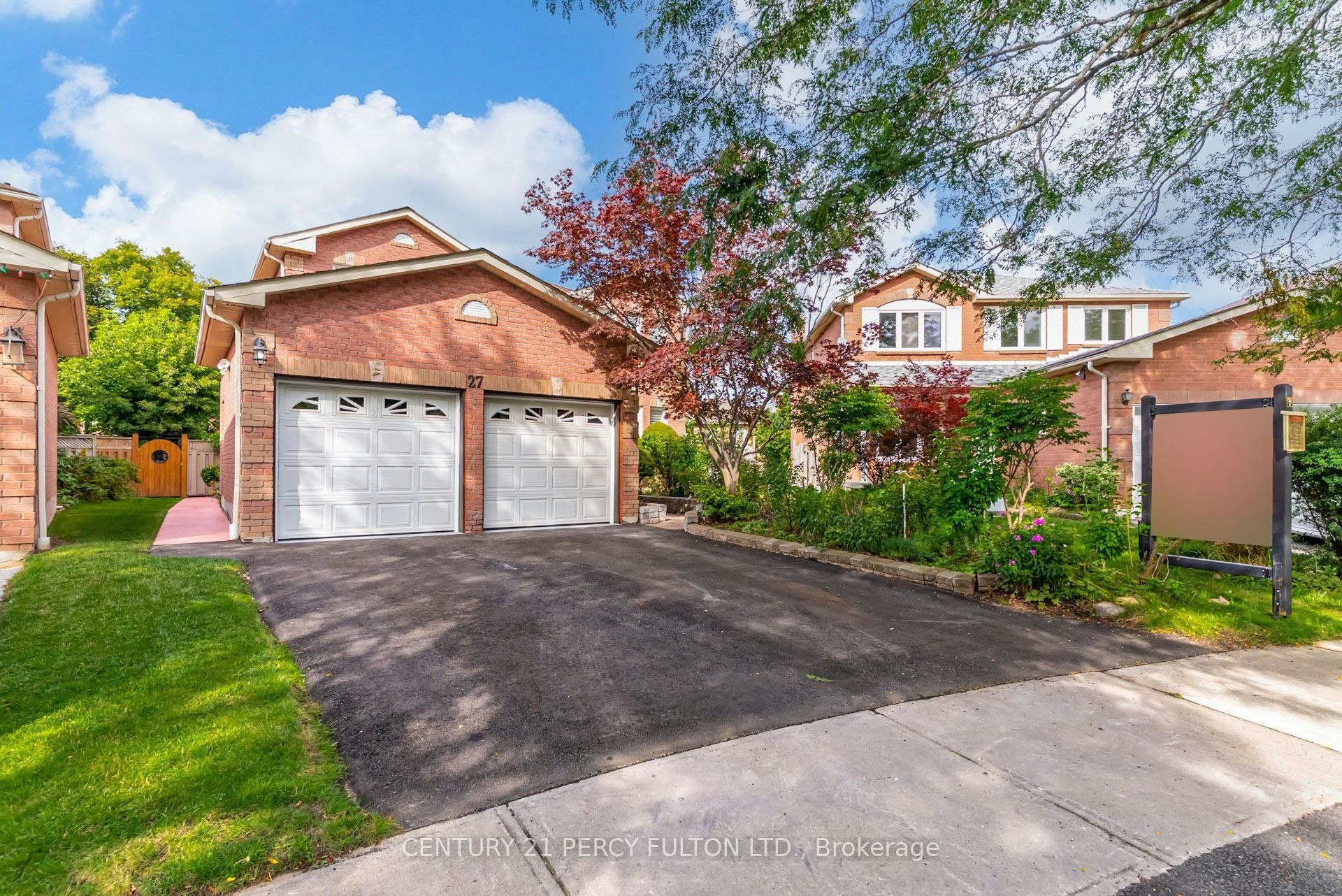 27 Dagwell Crescent, Ajax, ON, L1T 3M8
