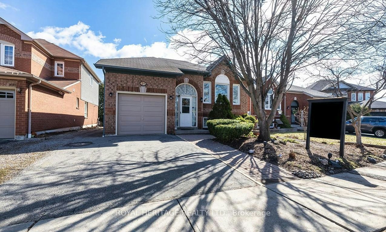 31 Thames Drive N, Whitby, ON, L1R 2M2