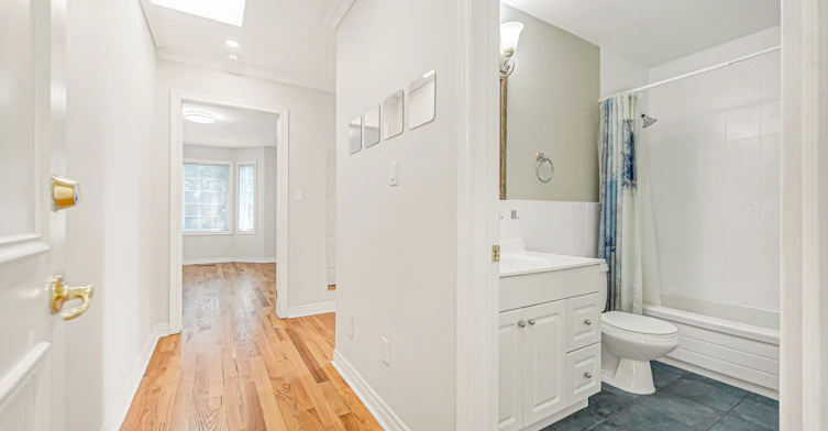 A2-454 Donlands Avenue, Toronto, ON, M4J 3S5 - 5