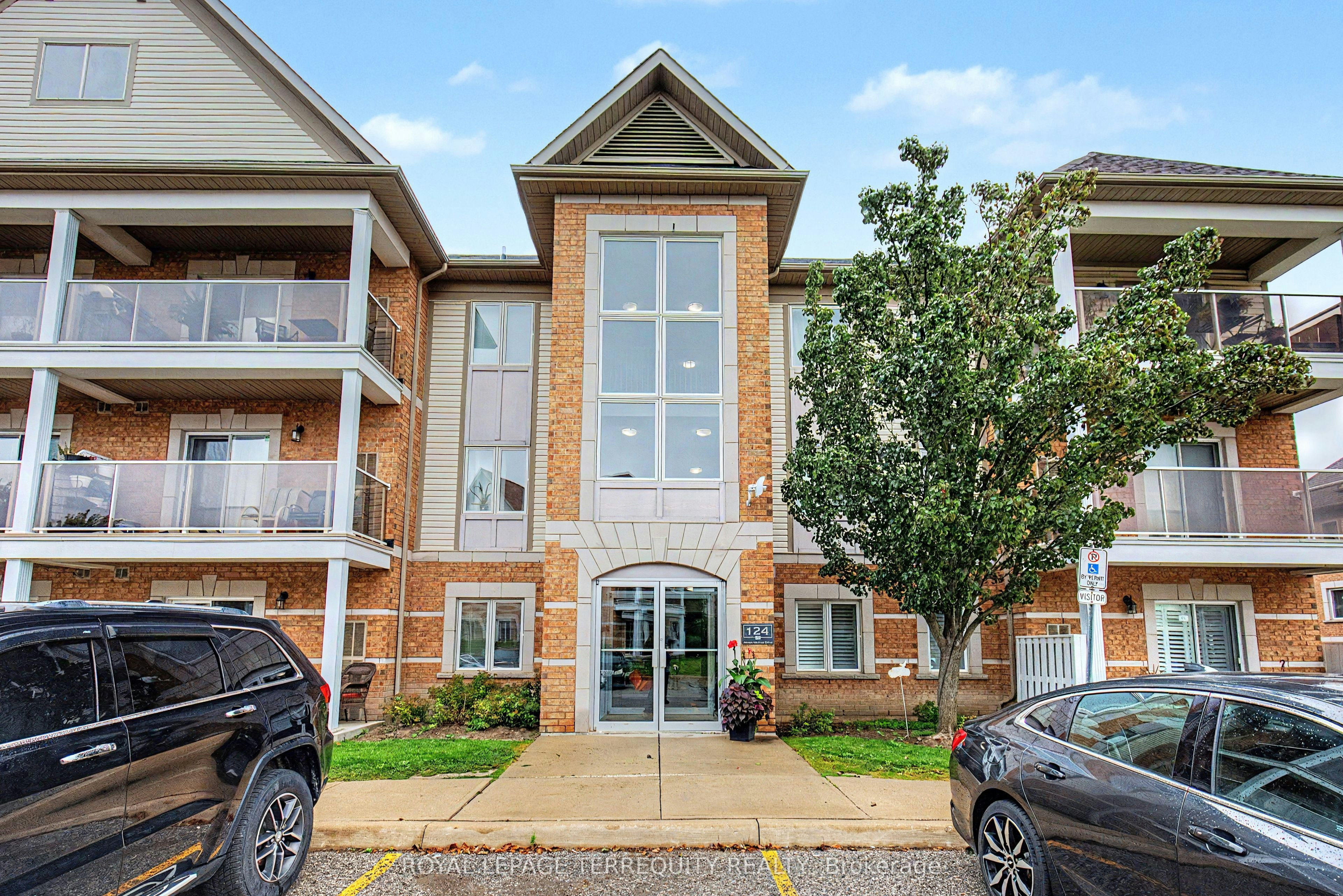 309-124 Aspen Springs Drive, Clarington, ON, L1C 0G8