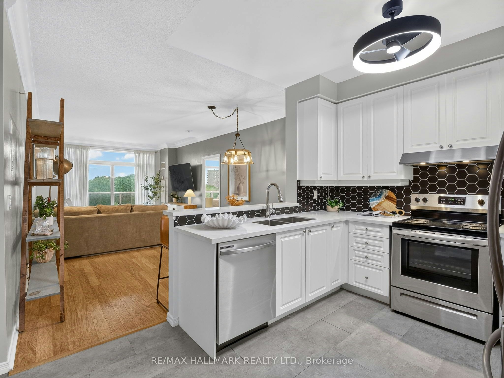 PH918-3650 Kingston Road, Toronto, ON, M1M 3X9