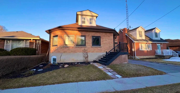 137 Rosehill Boulevard, Oshawa, ON, L1J 5G8
