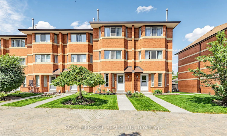Th 19-2472 Eglinton Avenue E