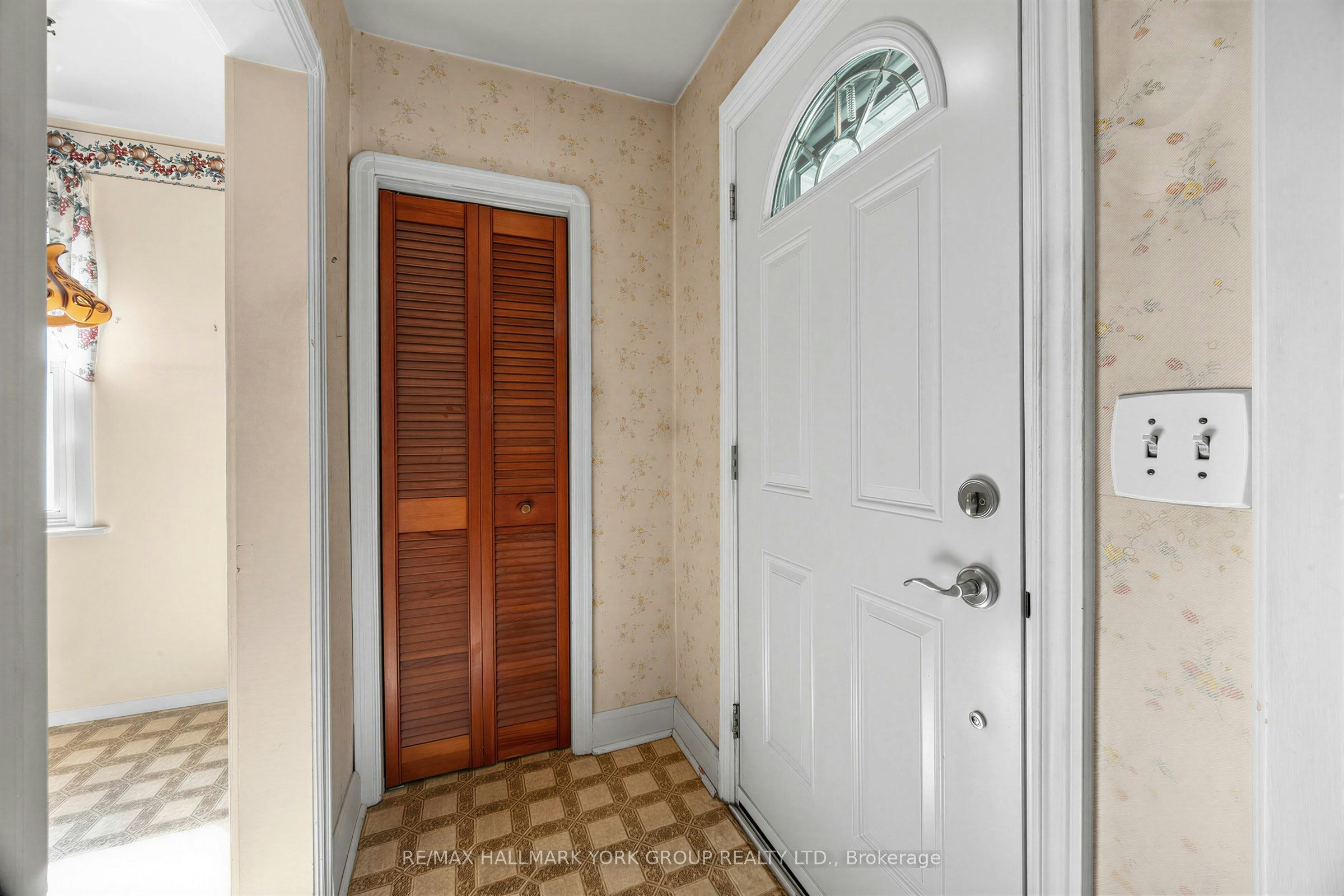 441 Ritson Road N - 4