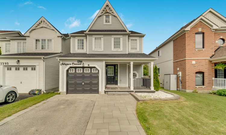 1296 Ashgrove Crescent