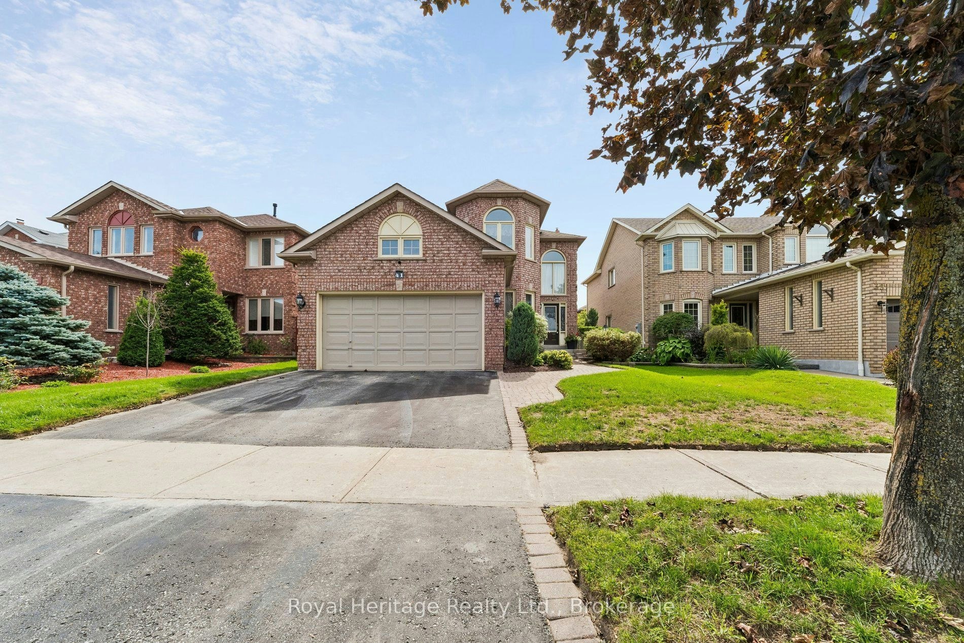 41 Winterberry Drive, Whitby, ON, L1R 1Z2